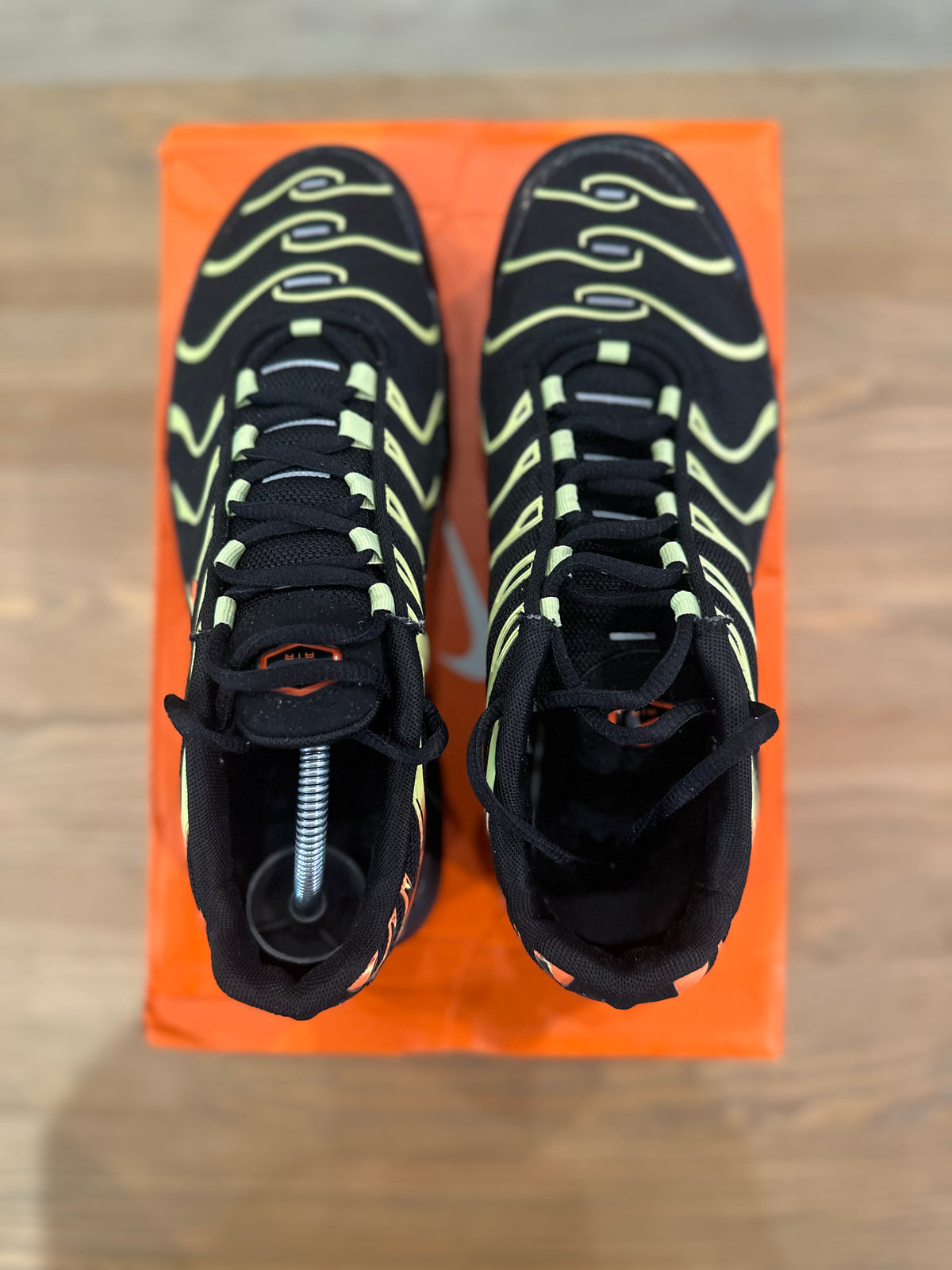 Nike air Max plus black hyper crimson ( taille 40 gs )