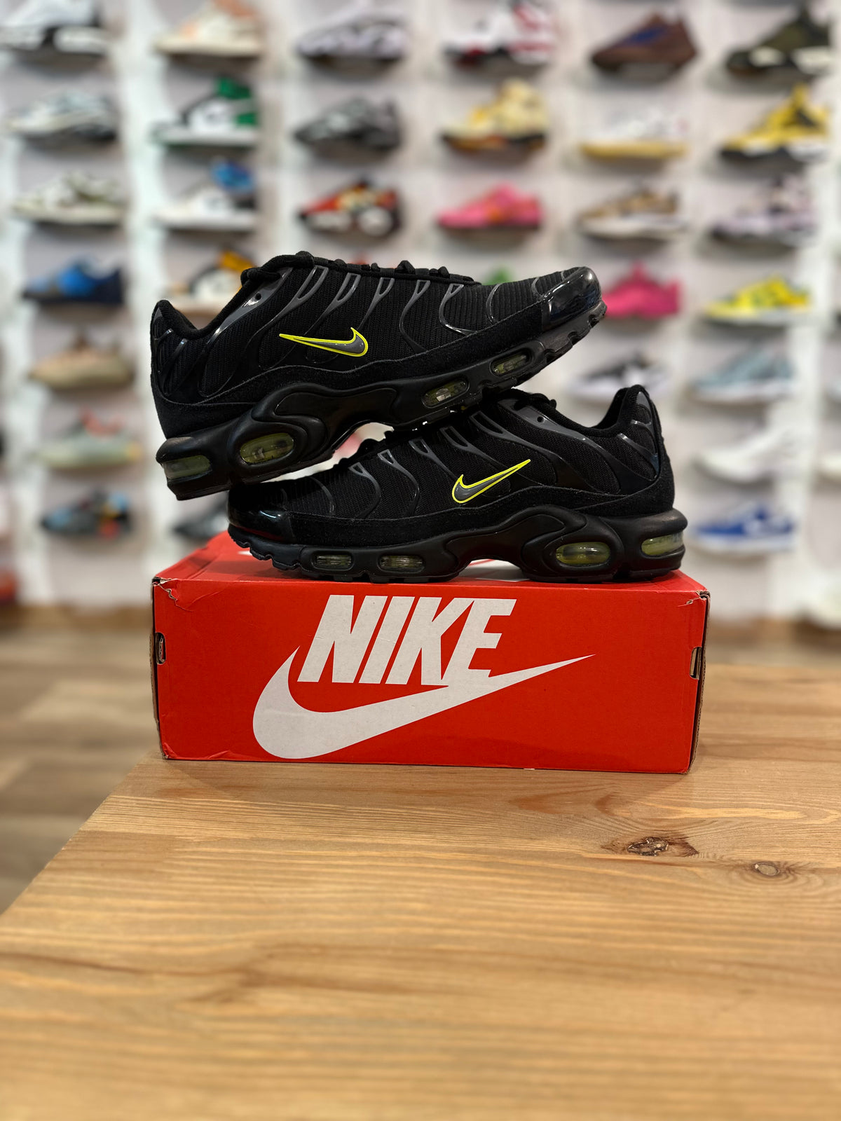 Nike air Max plus black volt ( taille 45 )