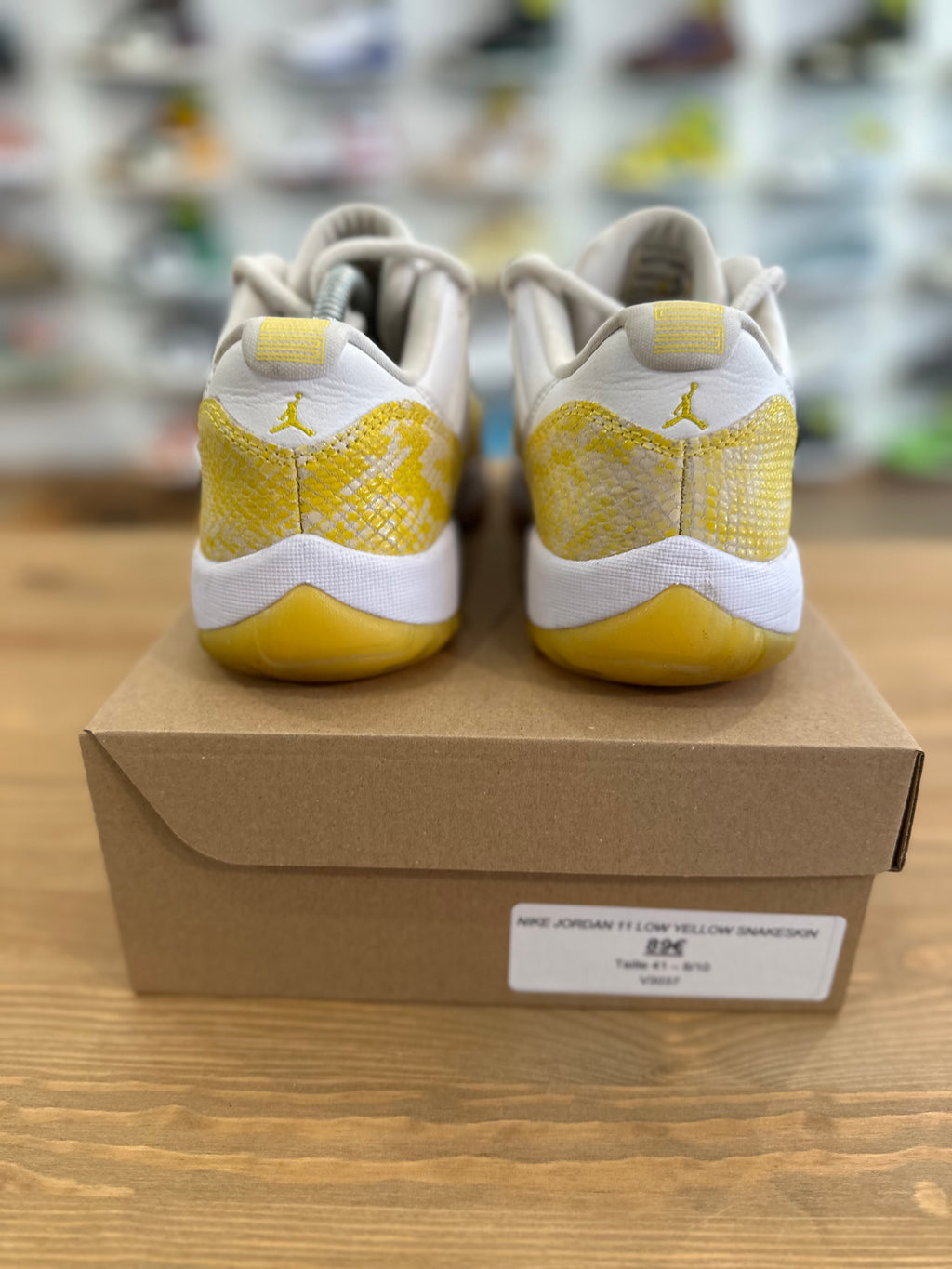 Nike Jordan 11 low yellow snakeskin ( taille 41 )