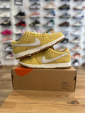 Nike sb dunk low saturn gold ( taille 44 )