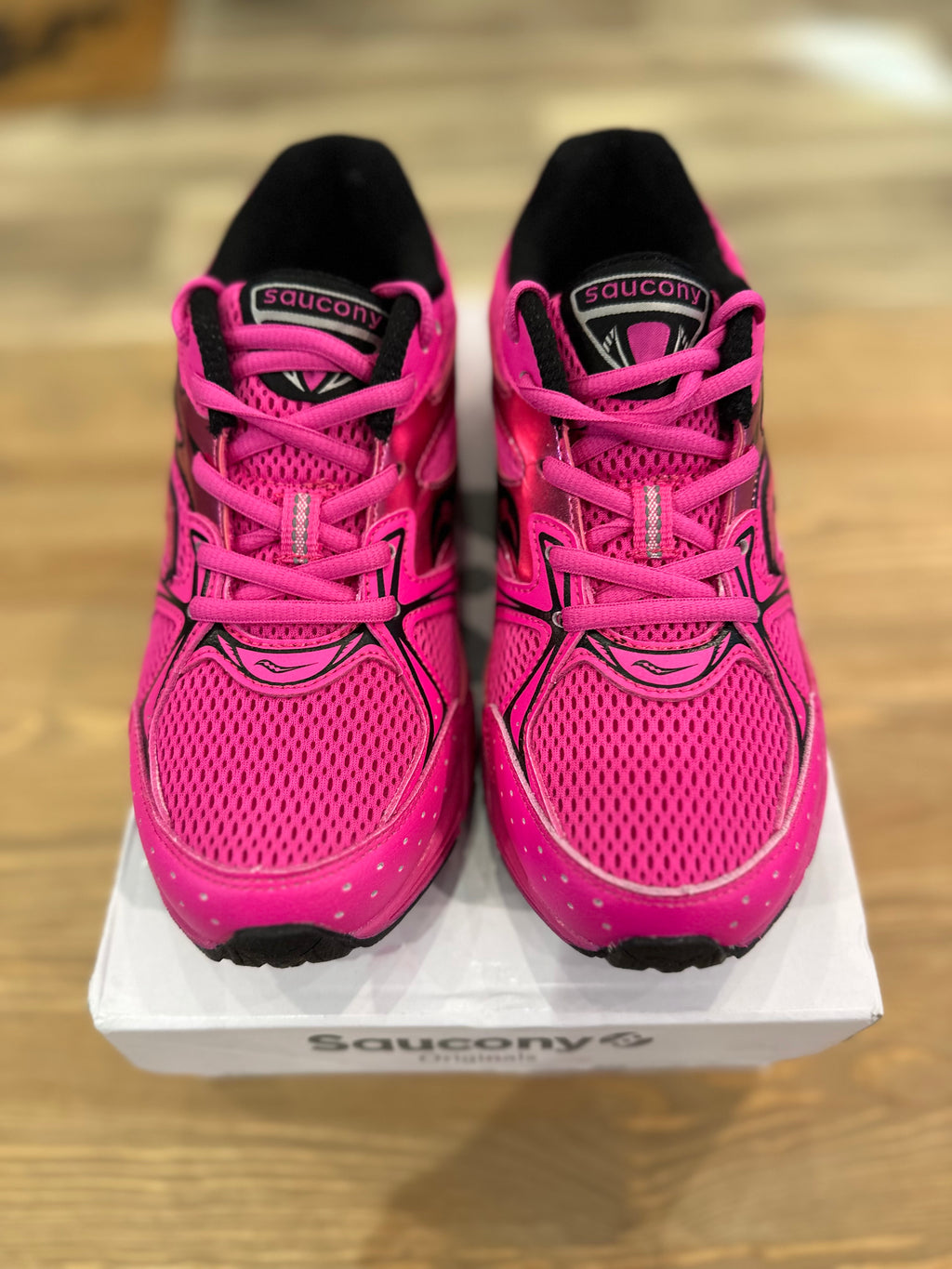 Saucony ride millenium pink fluo ( taille 39 )