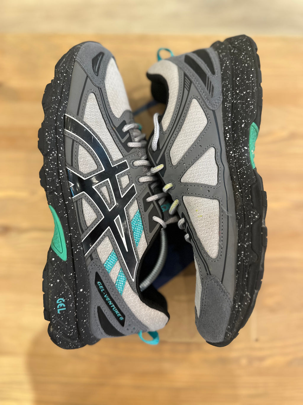 Asics gel venture 6 grey ( taille 42,5 )