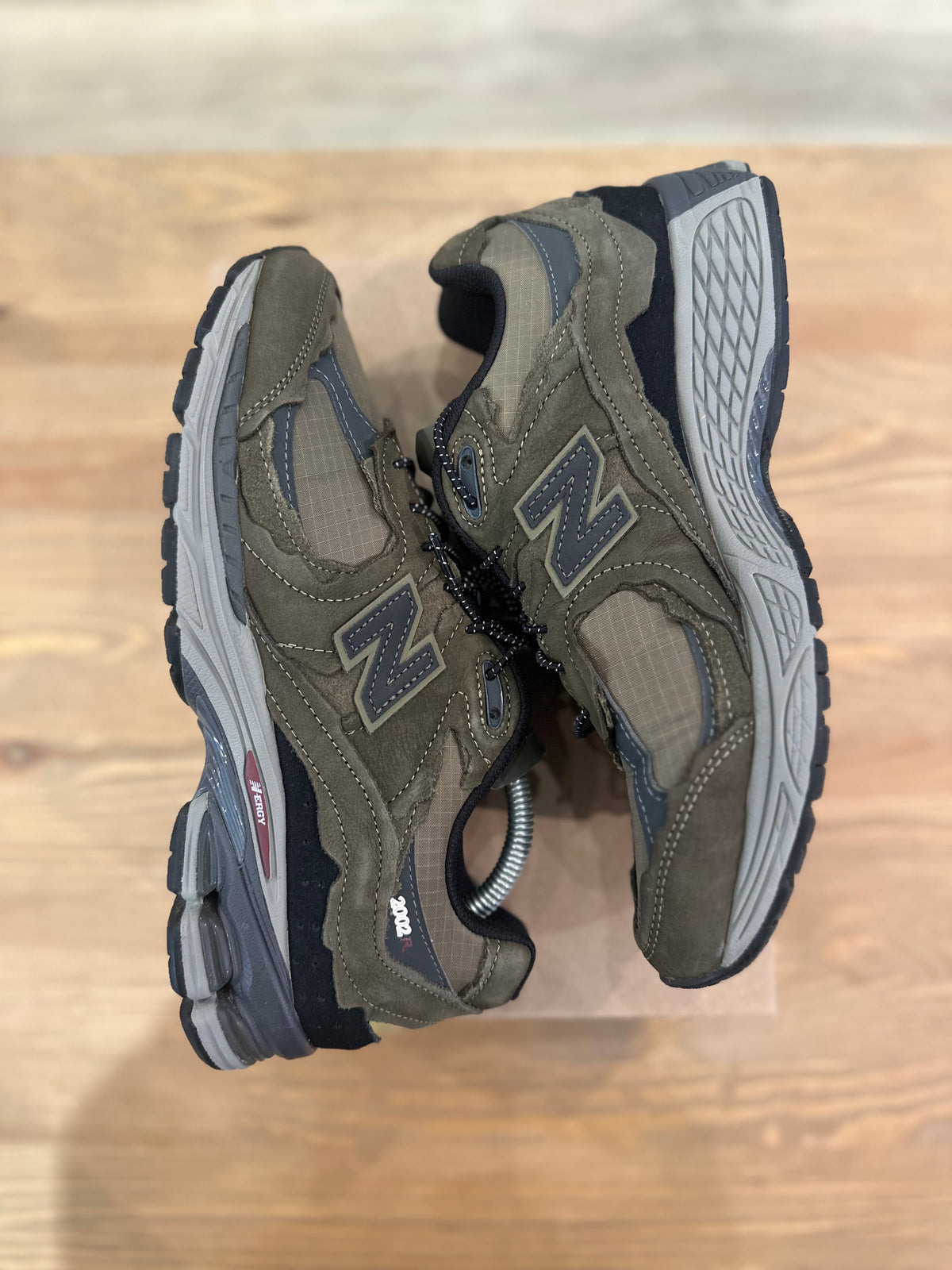 New balance 2002r protection pack dark Moss ( taille 41,5 )