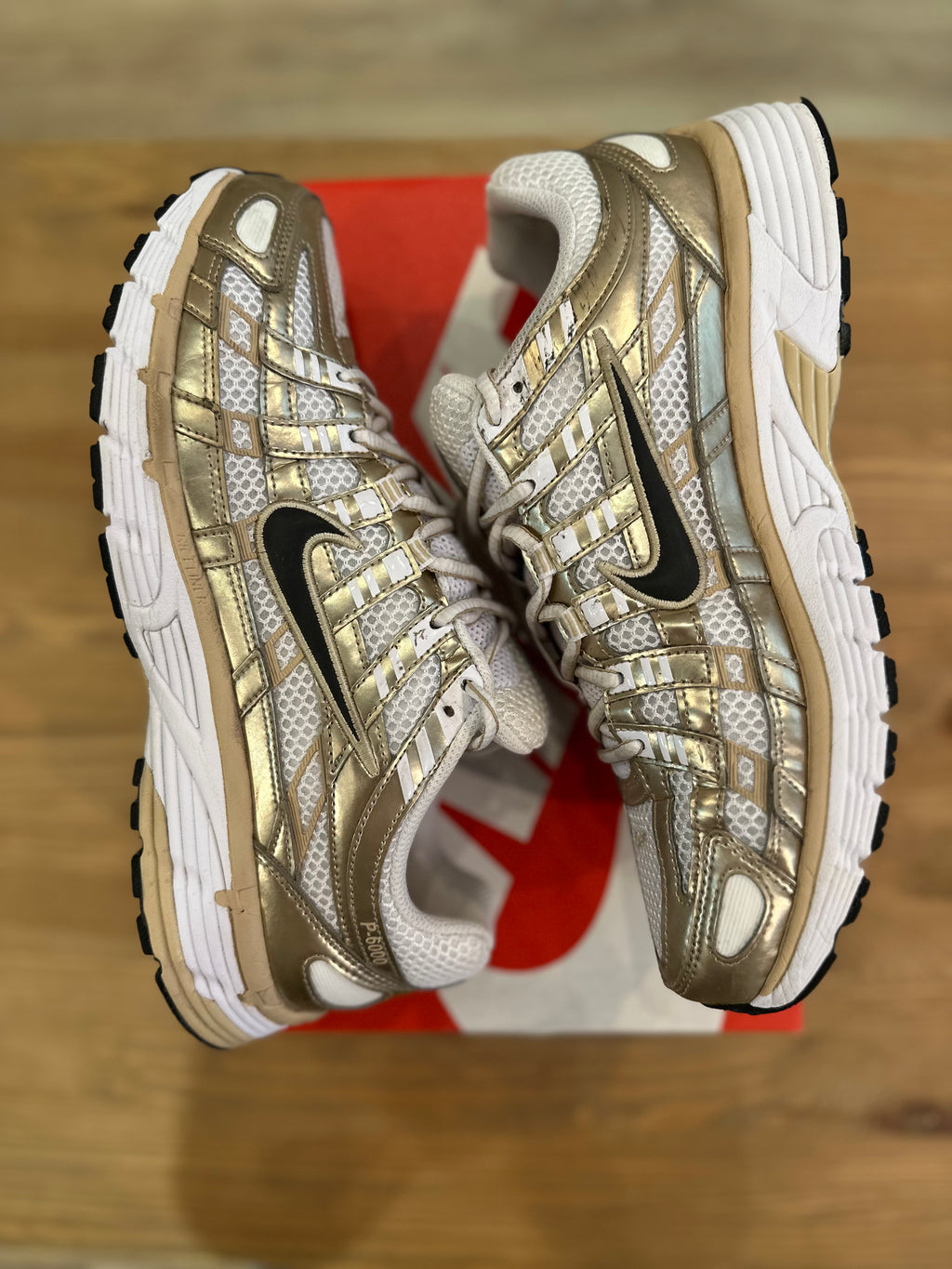 Nike p6000 metallic gold ( taille 43 )