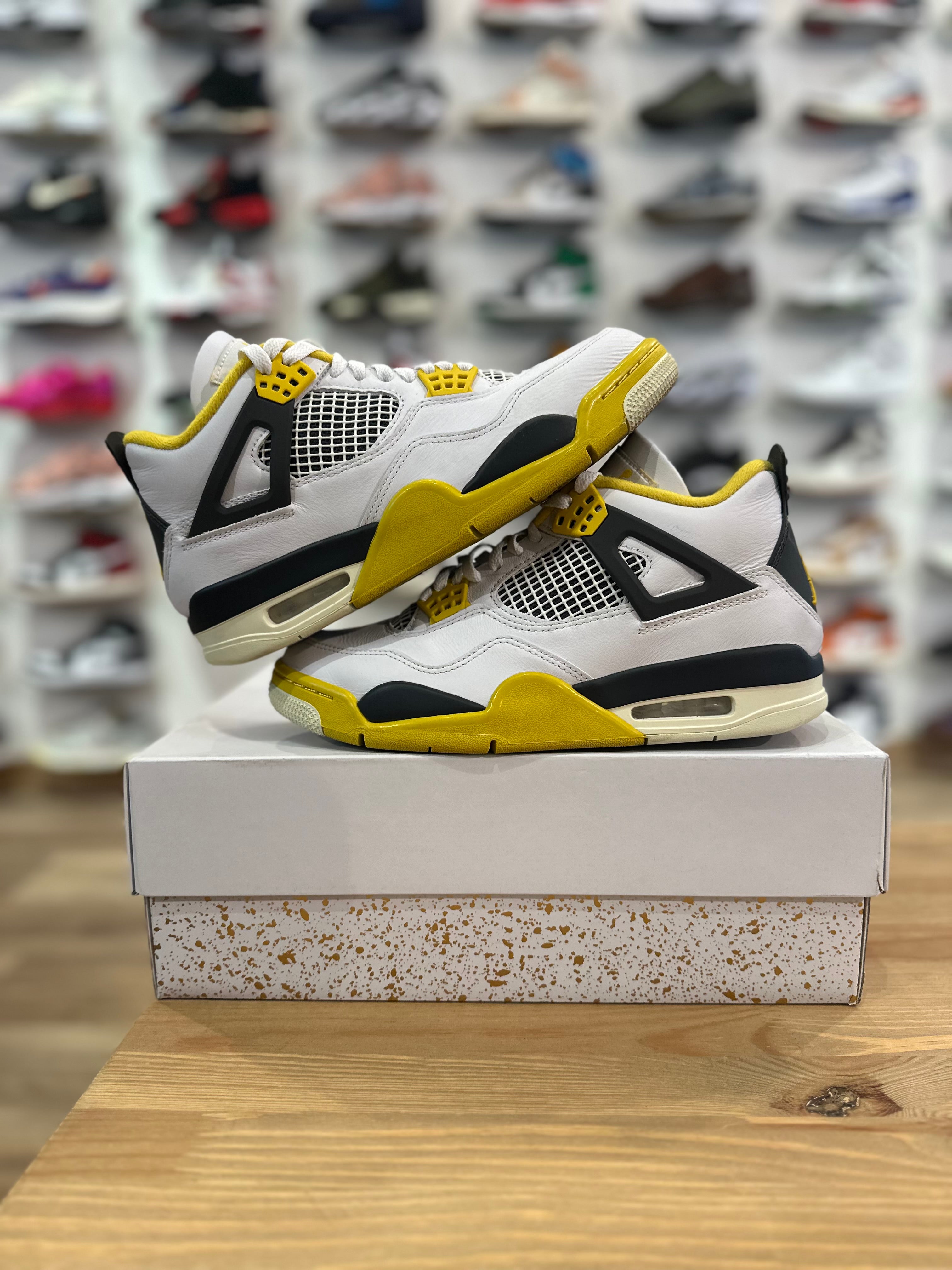 Nike Jordan 4 rétro vivid sulfur ( taille 41 )