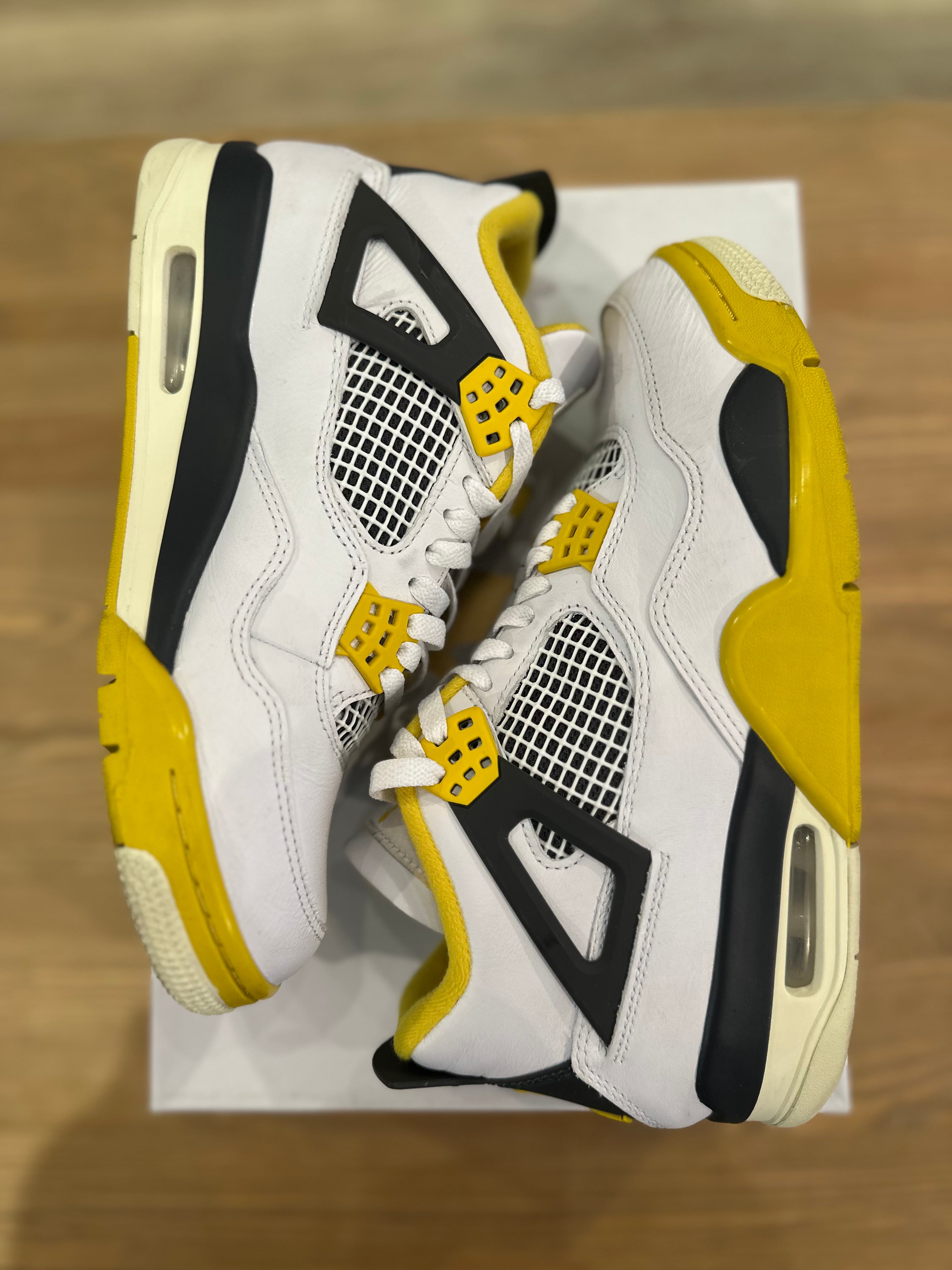 Nike Jordan 4 rétro vivid sulfur ( taille 41 )