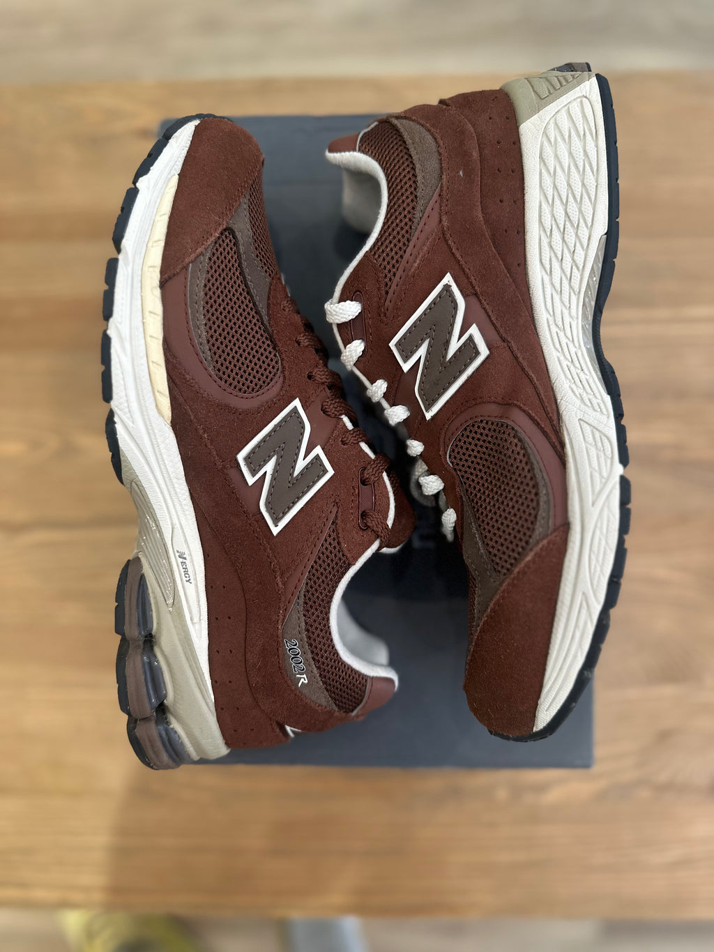 New balance 2002r rich oak dark ( taille 42,5 )