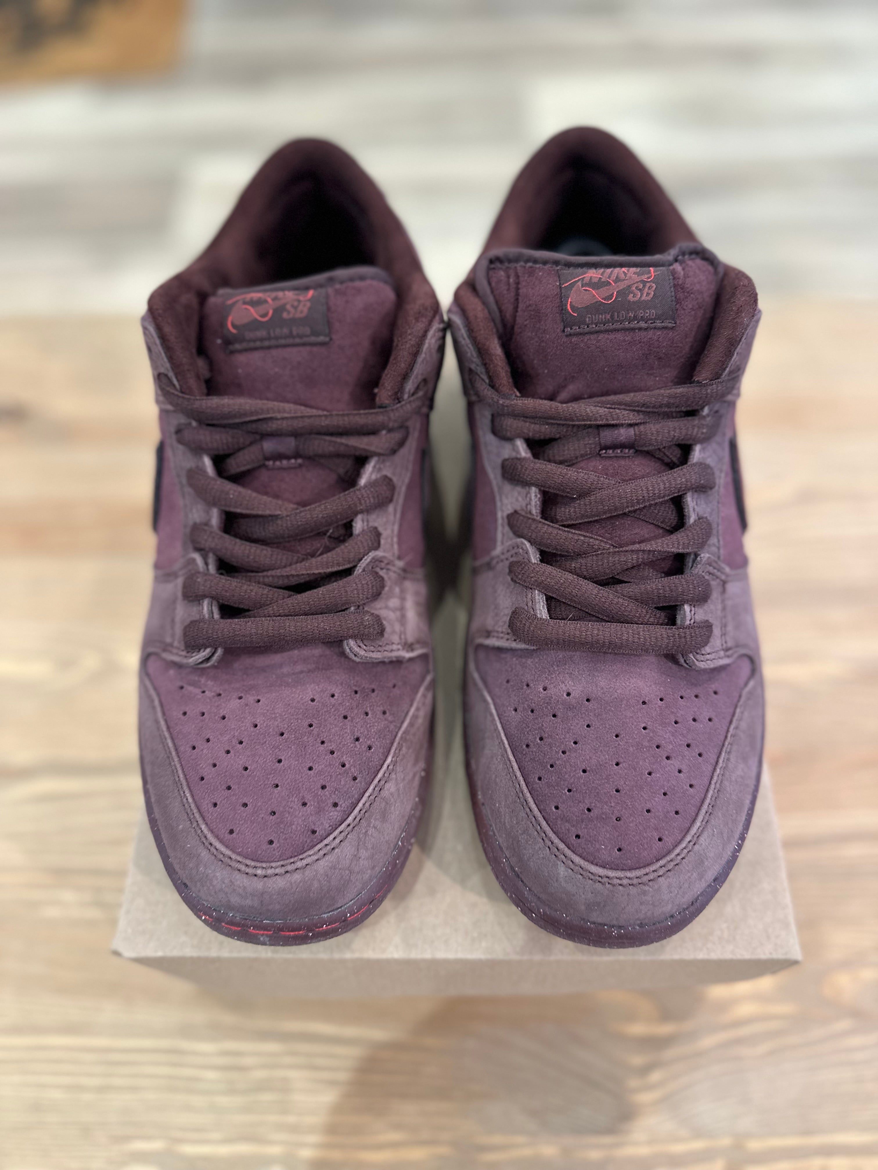 Nike sb dunk low burgundy ( taille 45 )