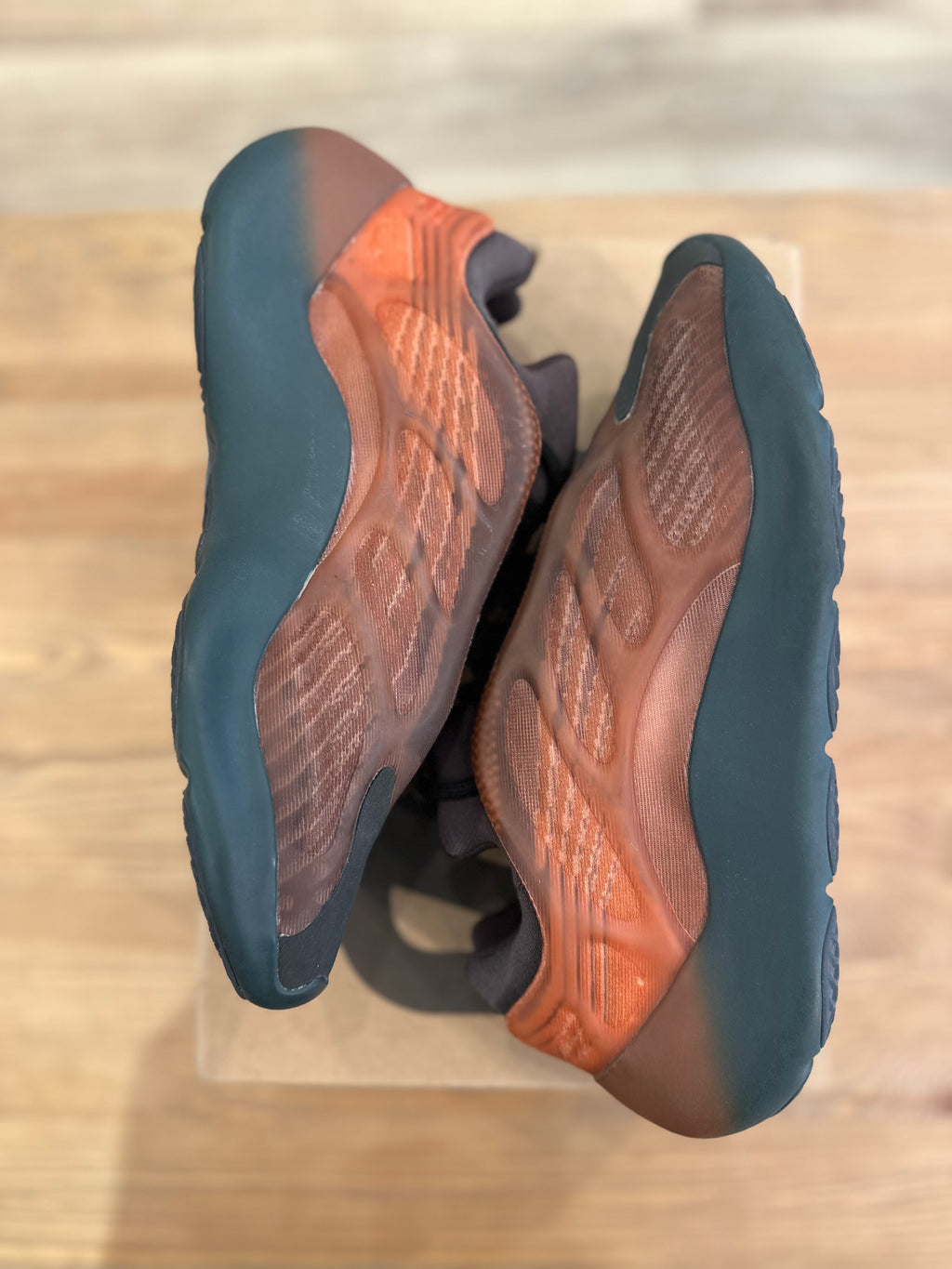 Adidas Yeezy 700 v3 Copper fade ( taille 44 2/3 )