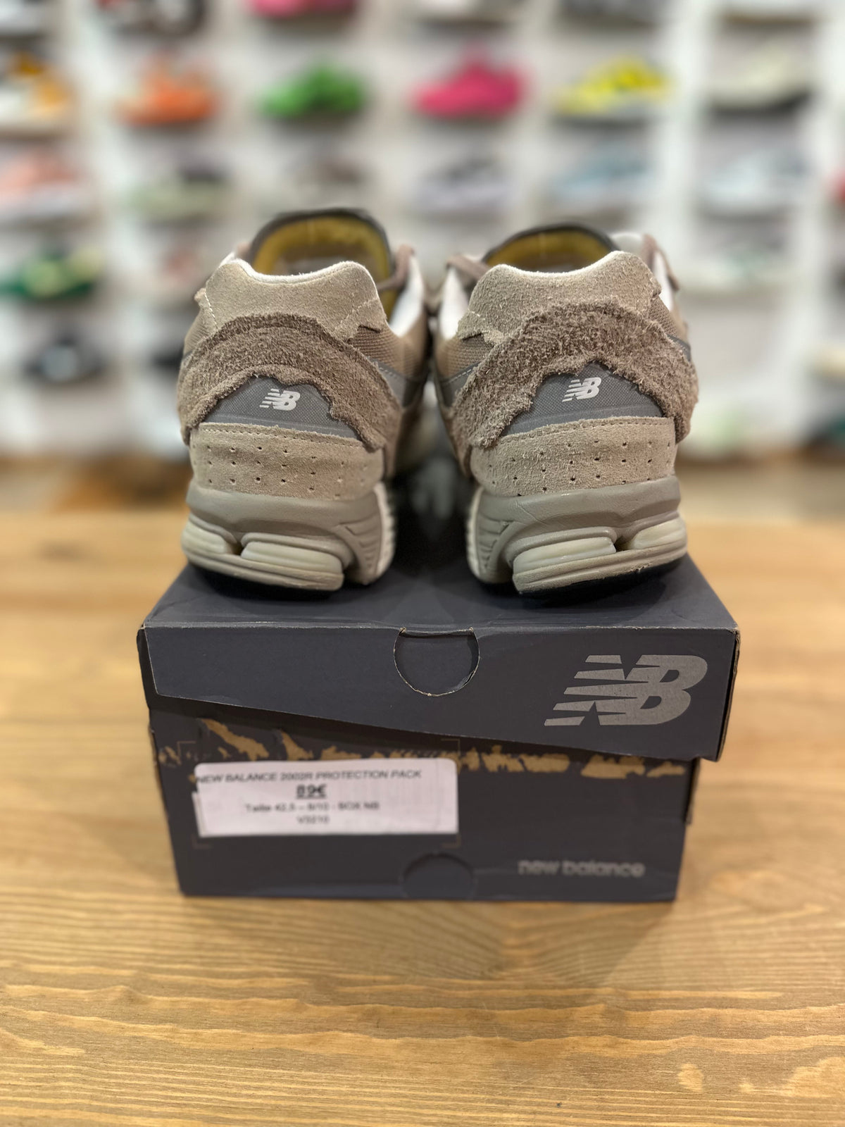 New balance 2002r protection pack driftwood ( taille 42,5 )
