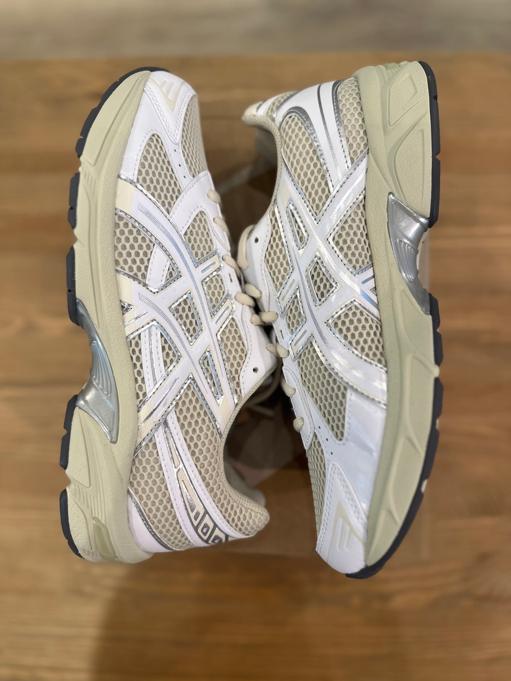 Asics gel 1130 oyster white ( taille 42,5 )