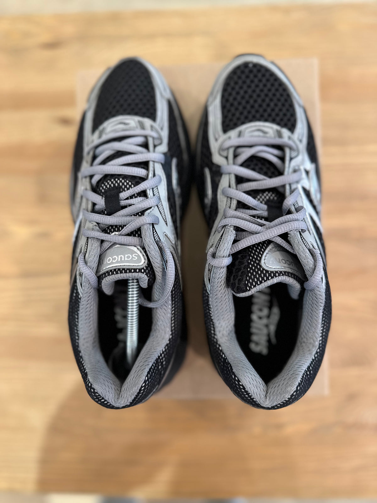 Saucony progrid omni 9 grey black ( taille 42 )