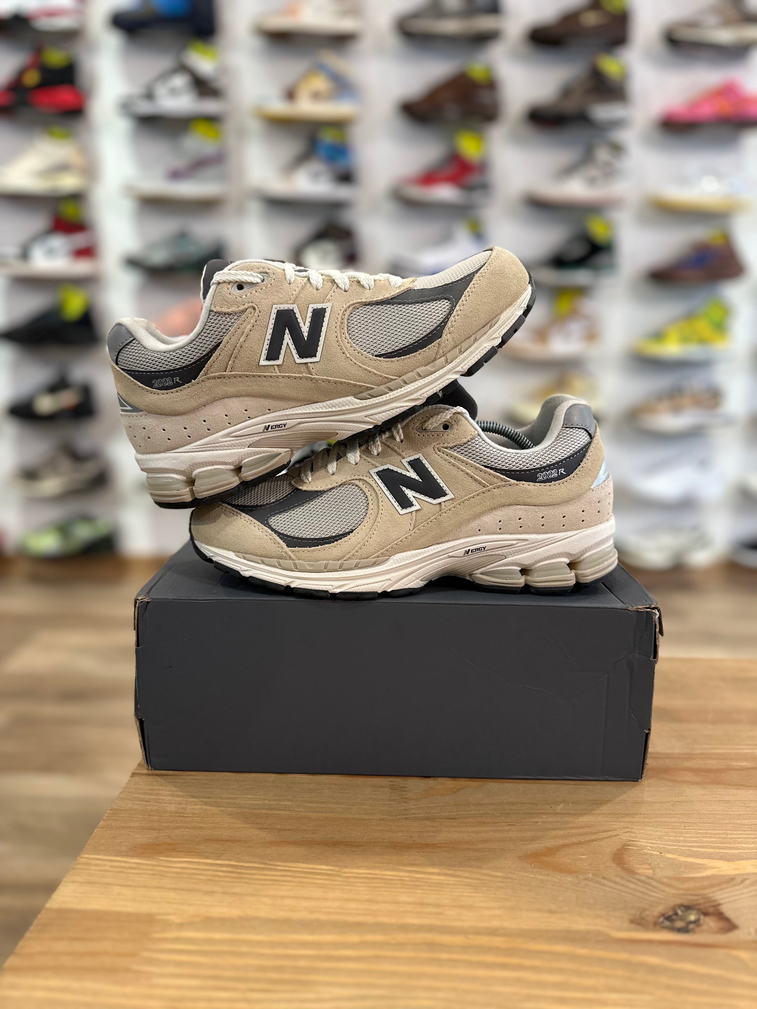 New balance 2002r sandstone ( taille 40,5 )