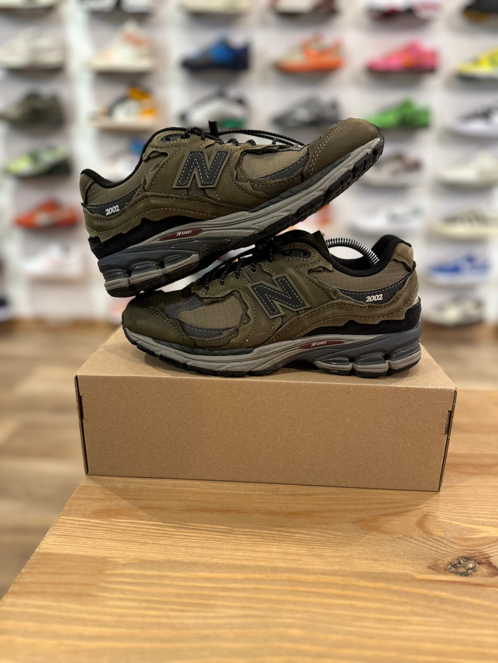 New balance 2002r protection pack dark Moss ( taille 38,5 )