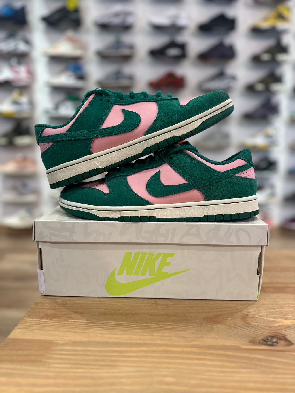 Nike dunk low pink malachite