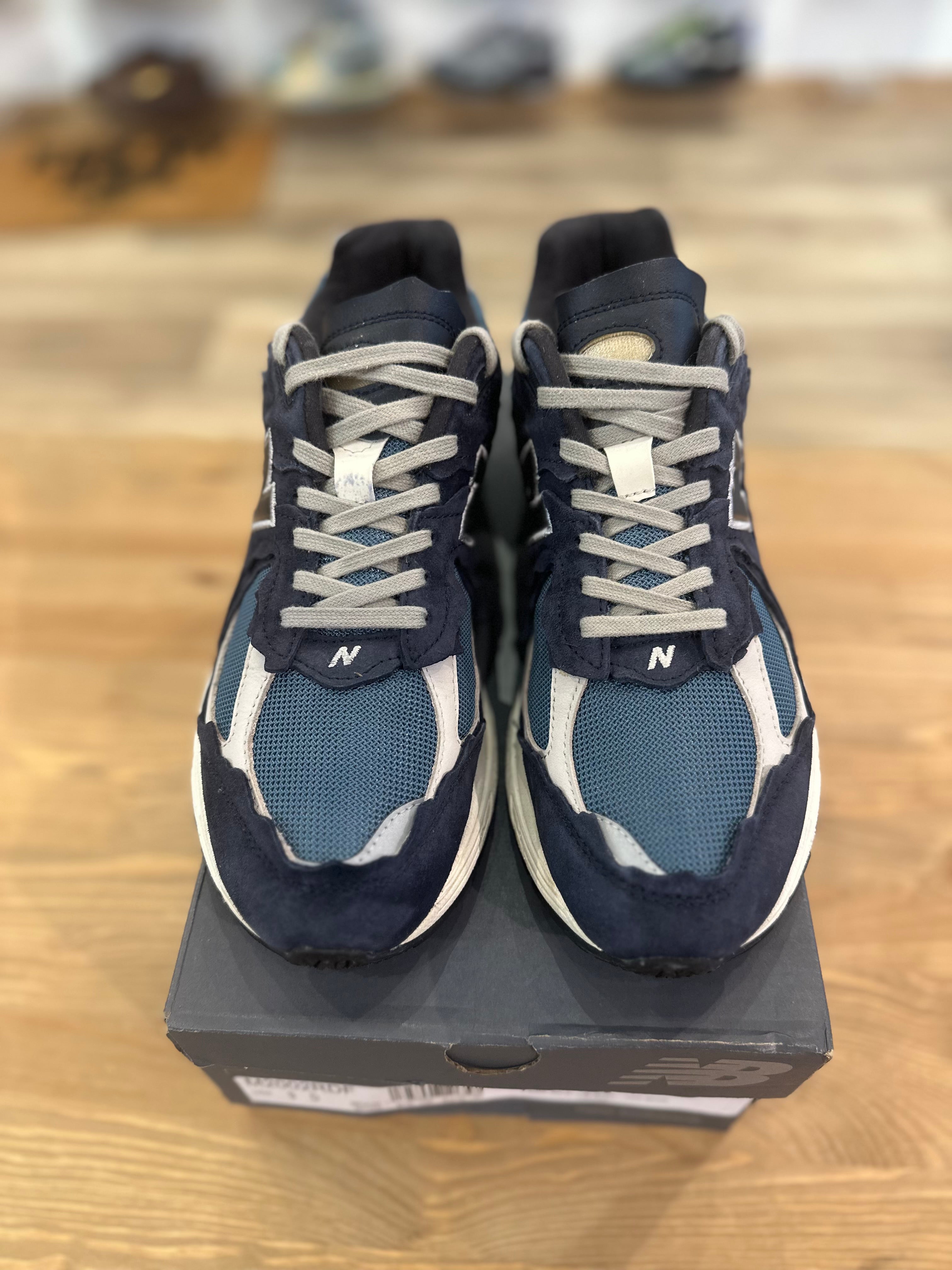 New balance 2002r protection pack dark navy ( taille 42,5 )