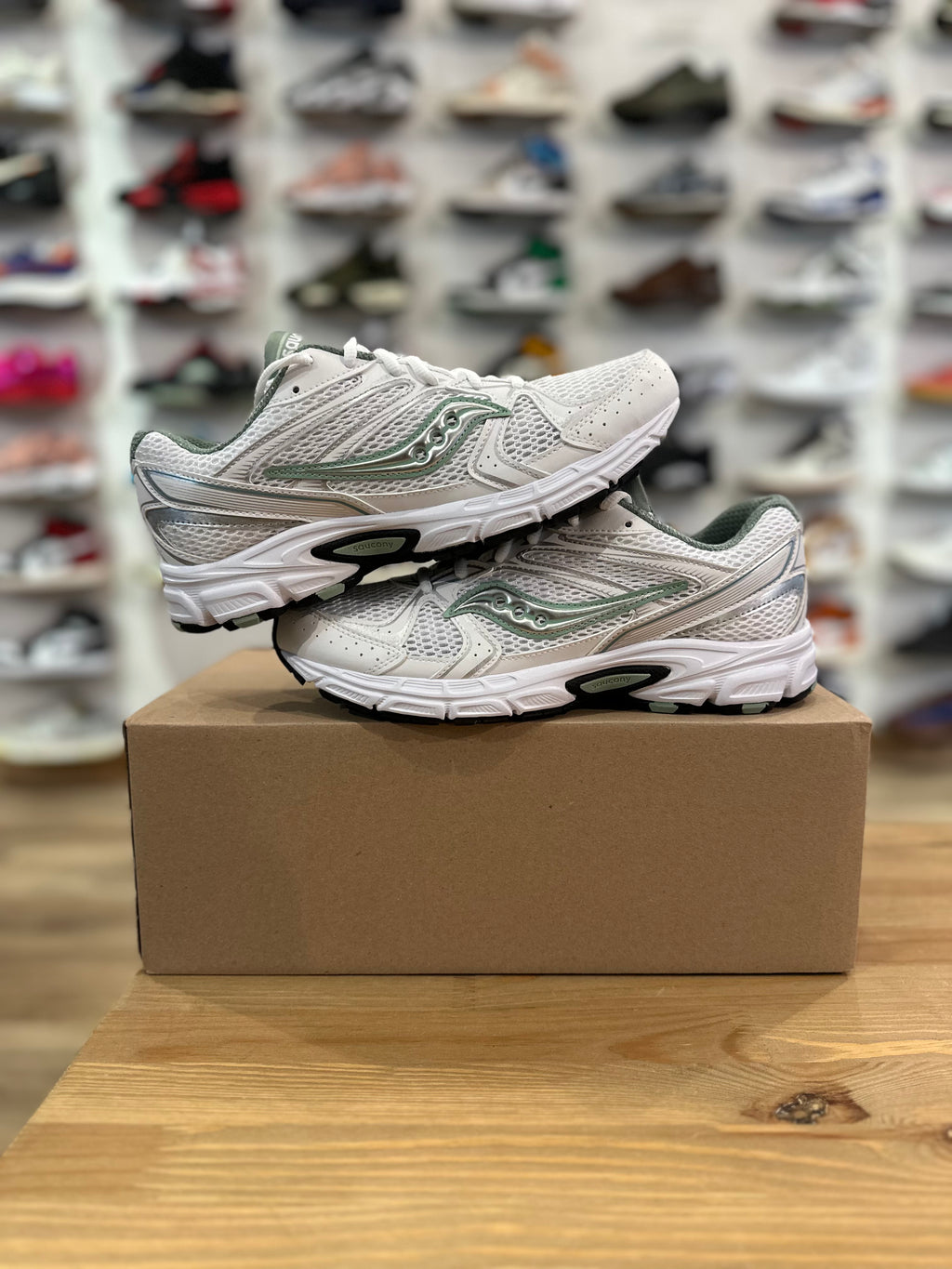Saucony ride millenium White Green ( taille 42 )