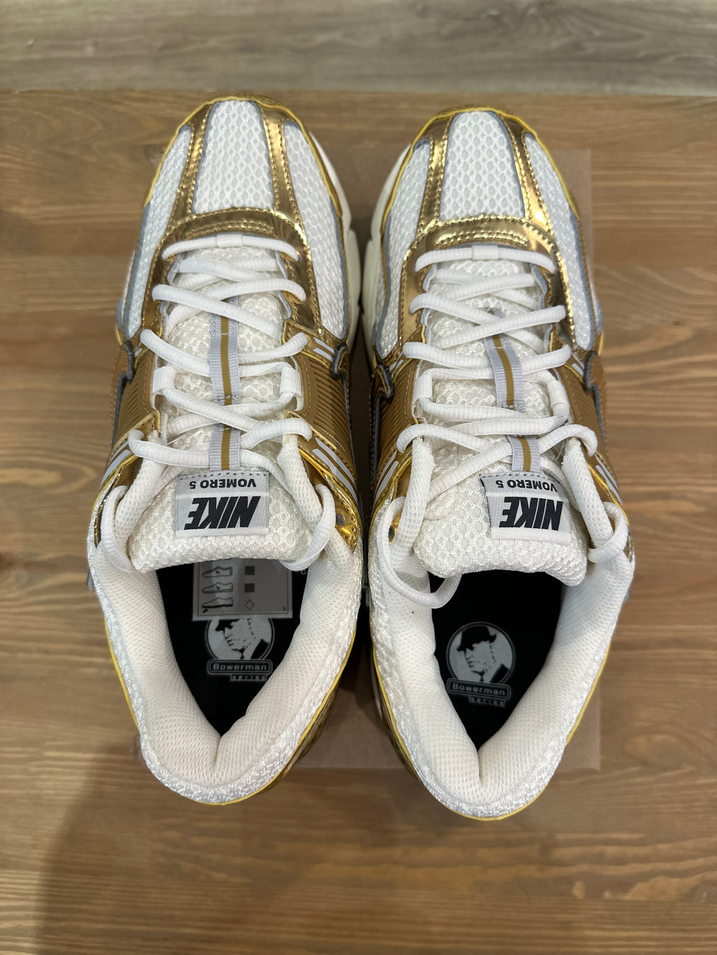 Nike vomero 5 metallic gold ( taille 44,5 )