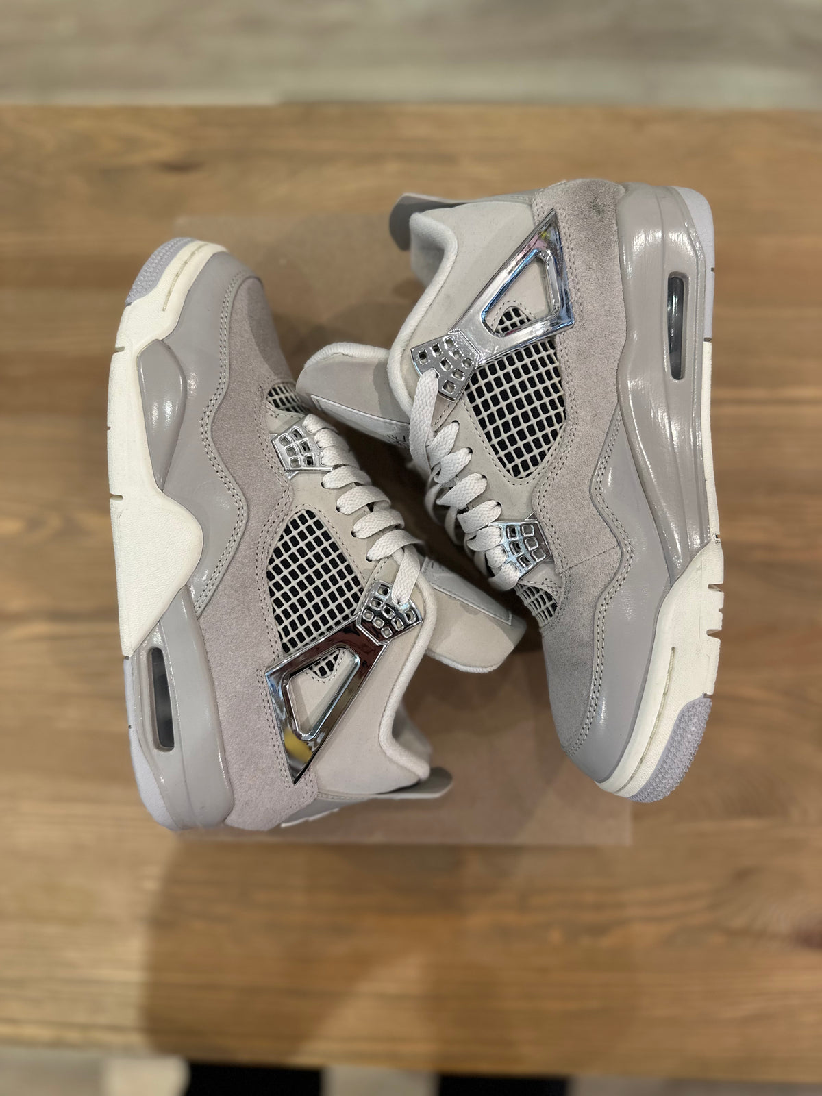 Nike Jordan 4 rétro Frozen moments ( taille 38 )