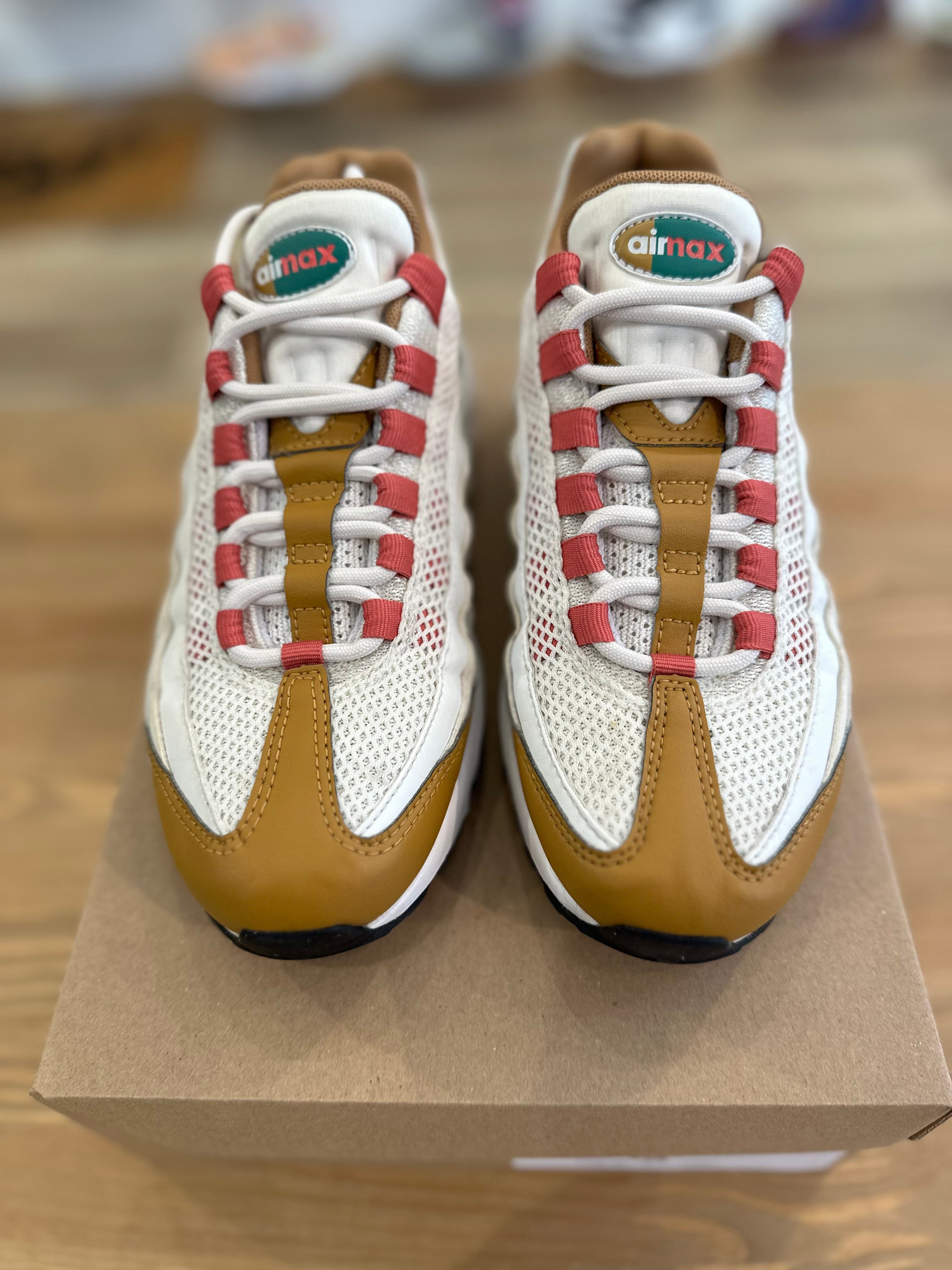 Nike air Max 95 powerwall ( taille 38 )