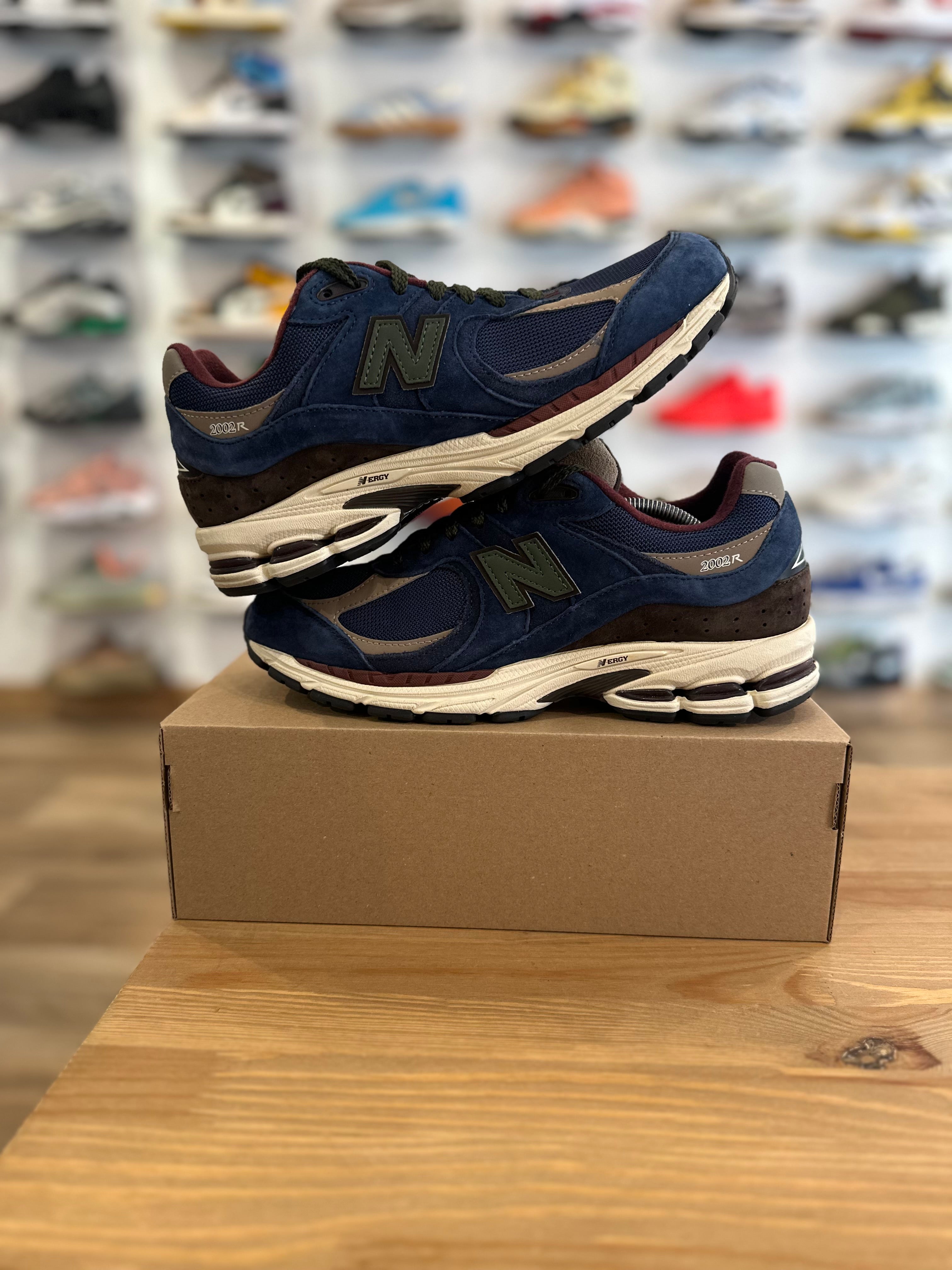 New balance 2002r true red ( taille 42 )