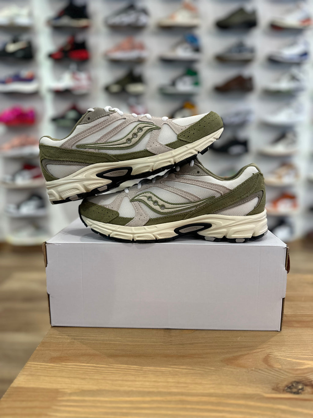 Saucony ride millenium White Green ( taille 41 )