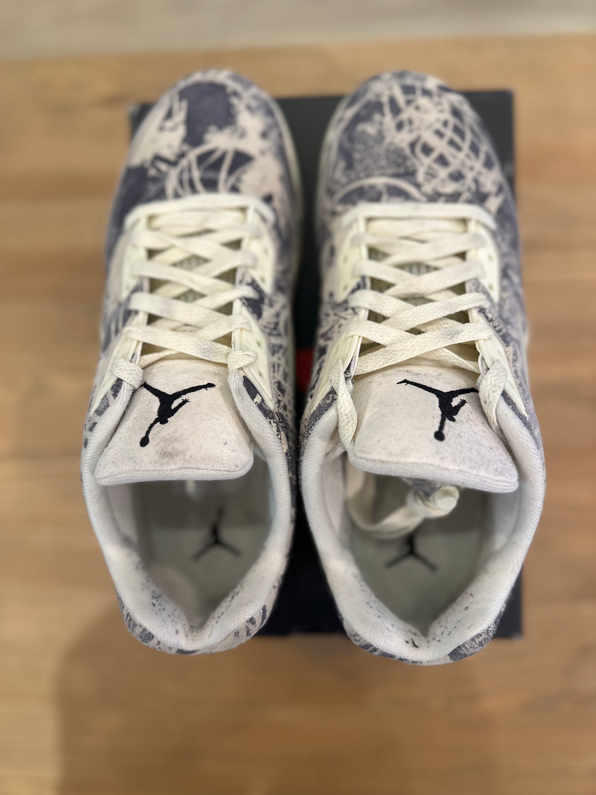 Nike Jordan 5 low rétro expression ( taille 42,5 )