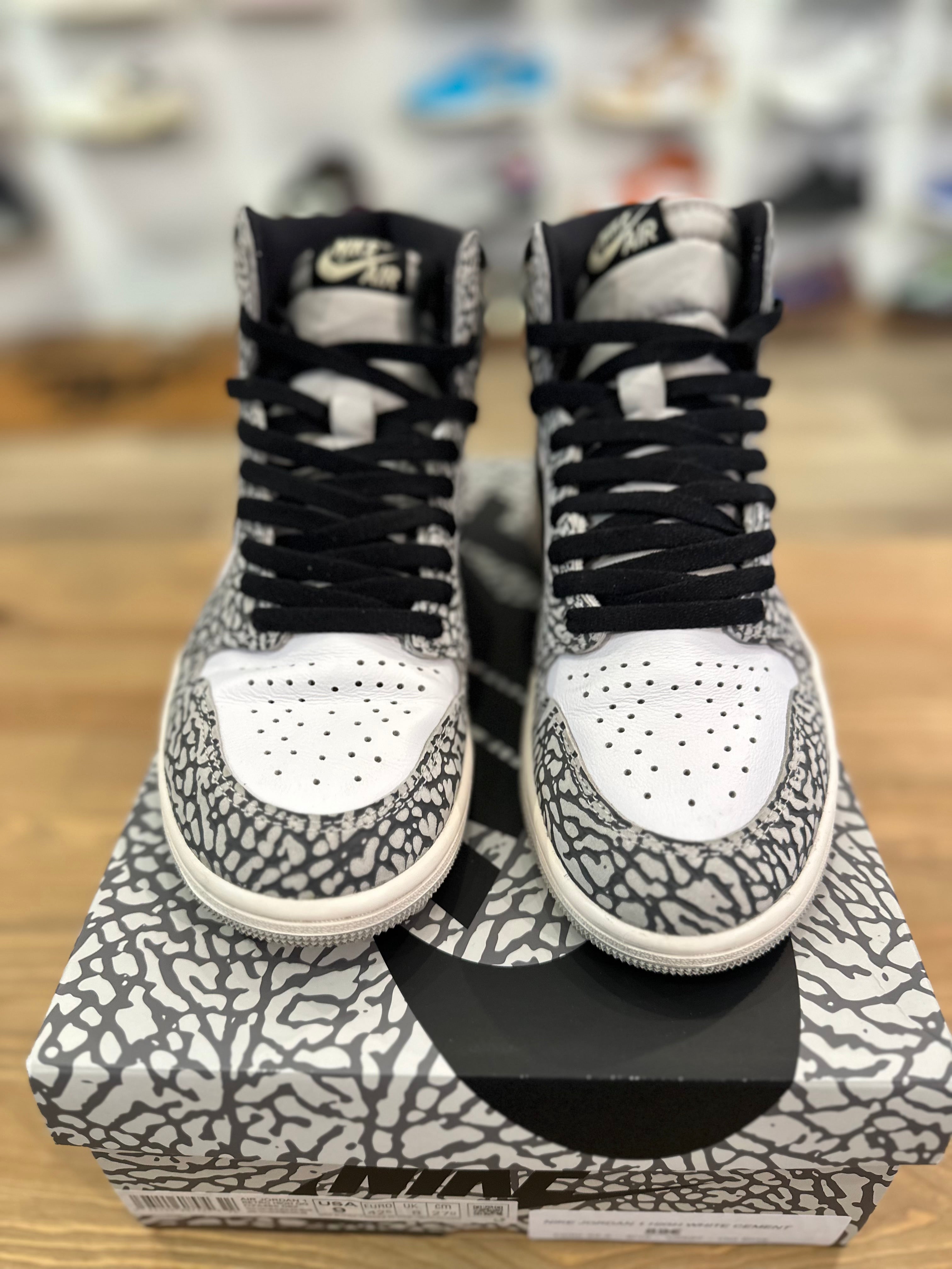 Nike Jordan 1 high White cément ( taille 42,5 )