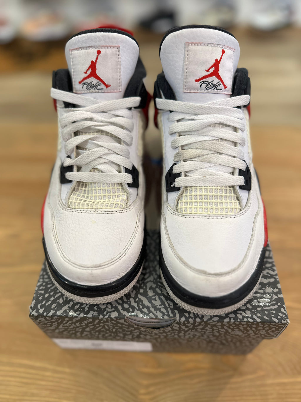 Nike Jordan 4 rétro red cément ( taille 40 Gs )