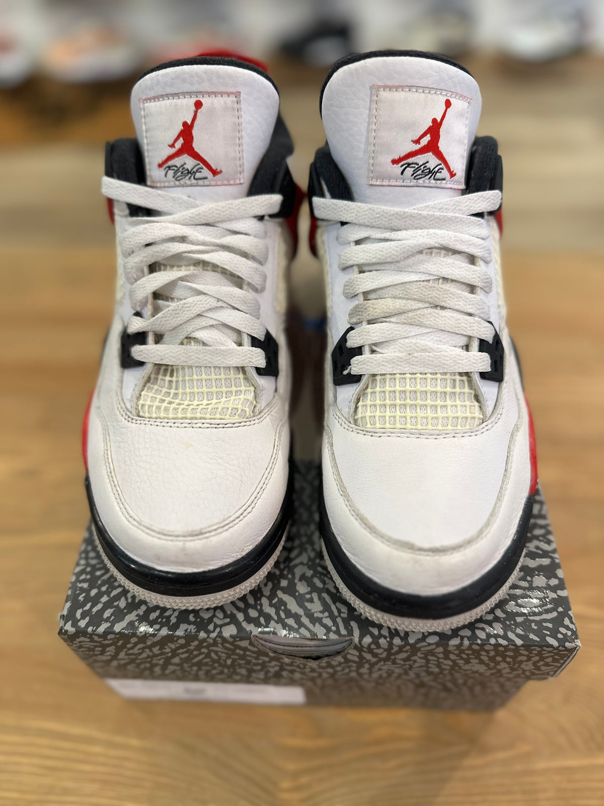 Nike Jordan 4 rétro red cément ( taille 40 Gs )