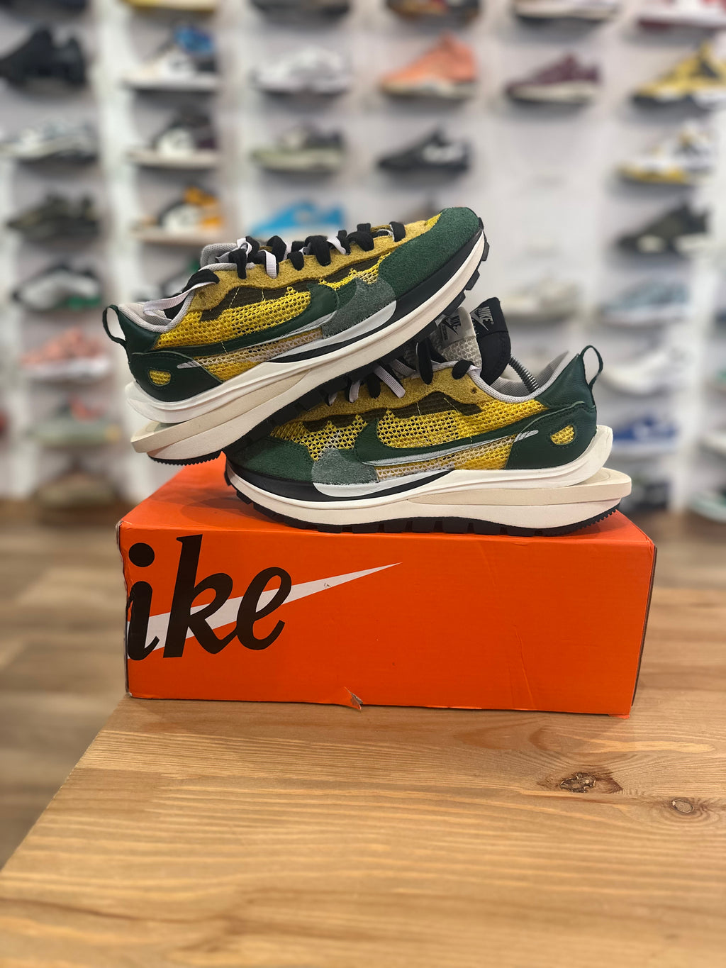 Nike vaporwaffle sacai tour yellow ( taille 39 )