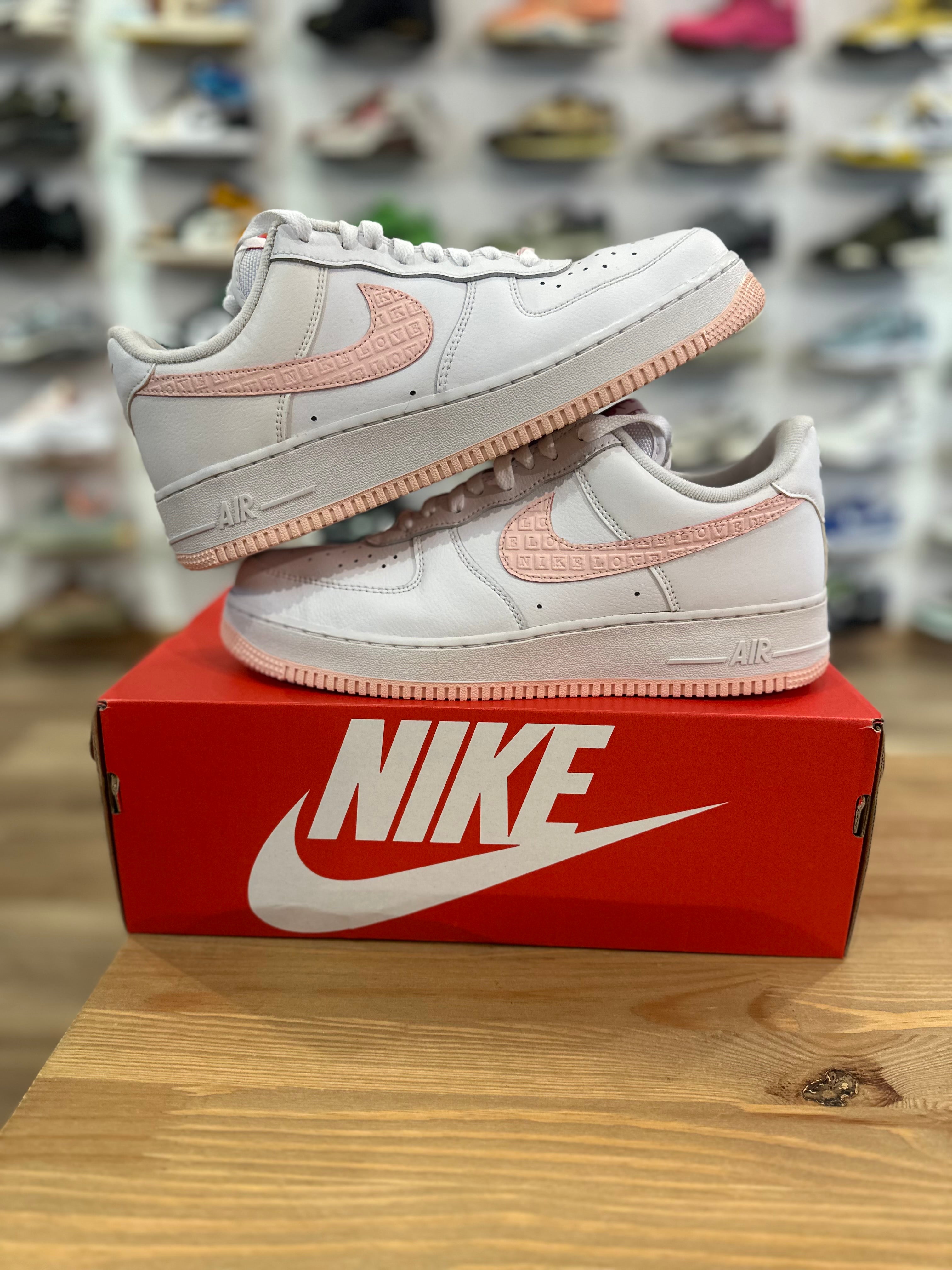 Nike air force 1 low valentines day ( taille 43 )