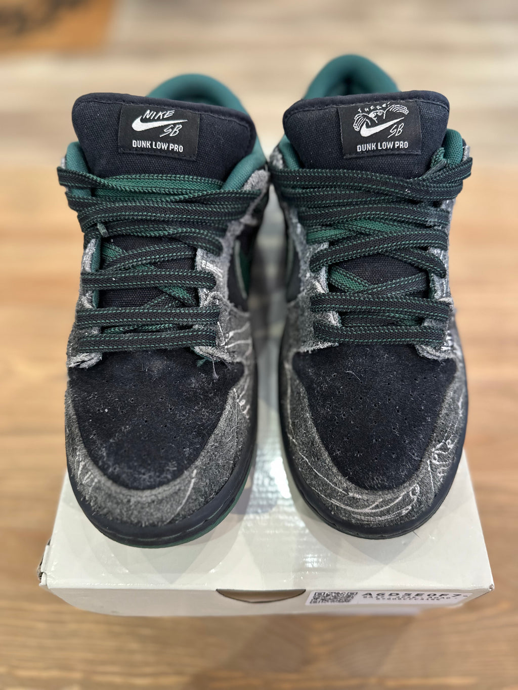 Nike sb dunk low there skateboards ( taille 40,5 )
