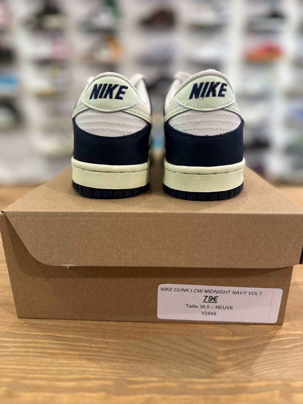 Nike dunk low midnight navy volt ( taille 38,5 )