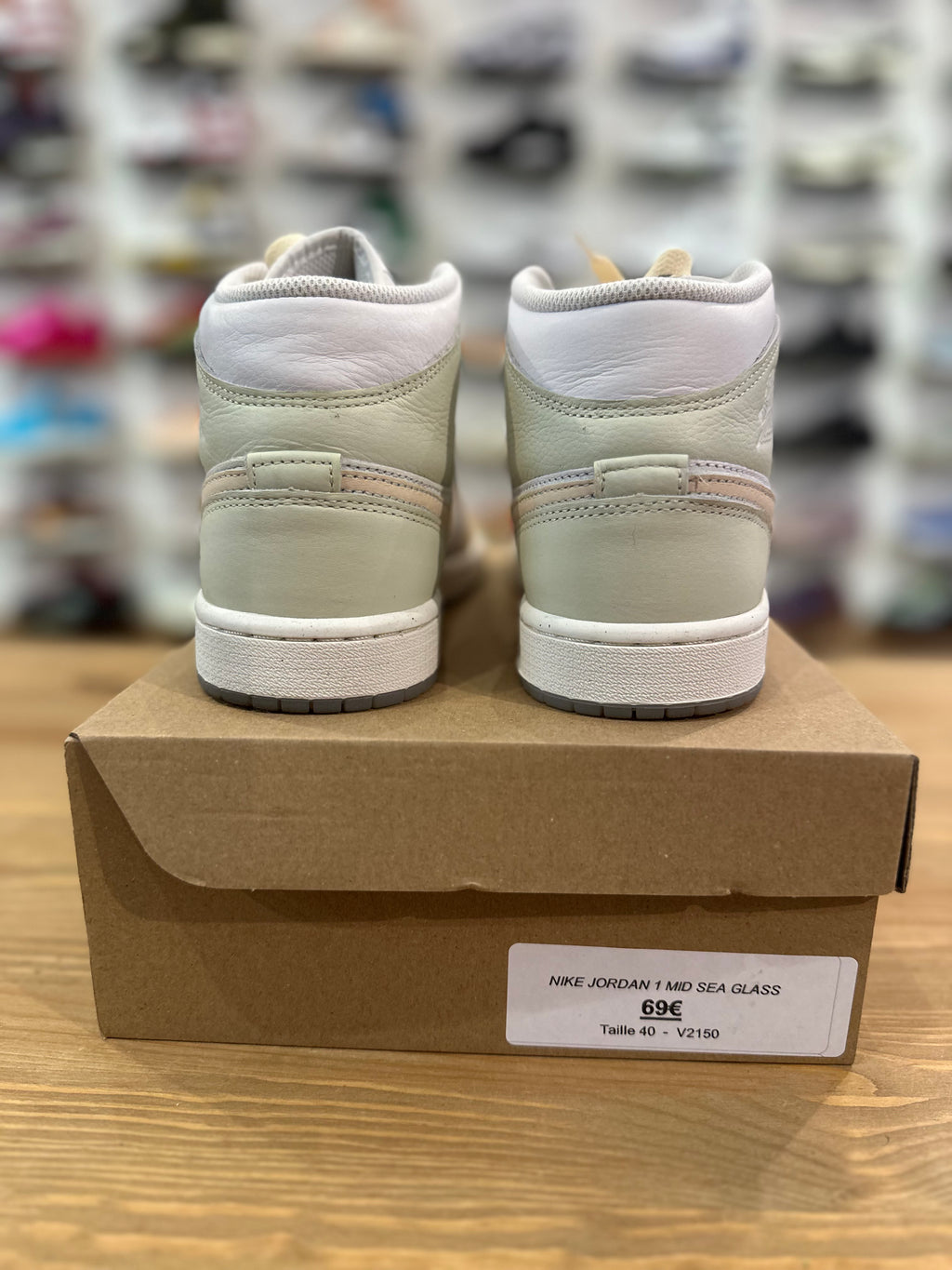 Nike Jordan 1 mid sea glass ( taille 40 )
