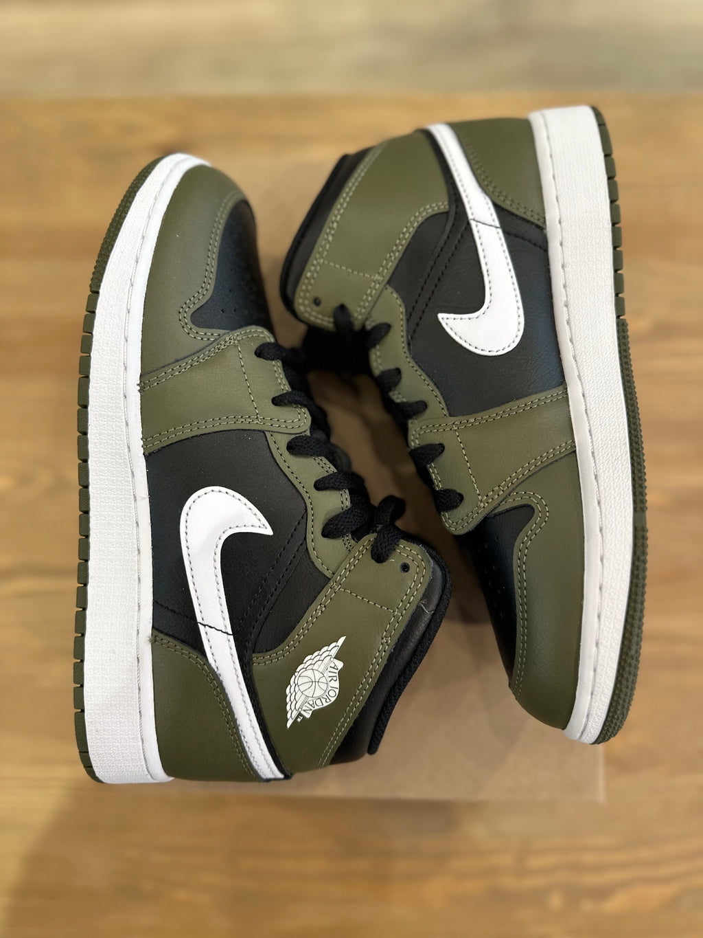 Nike Jordan 1 mid médium olive ( taille 39 )