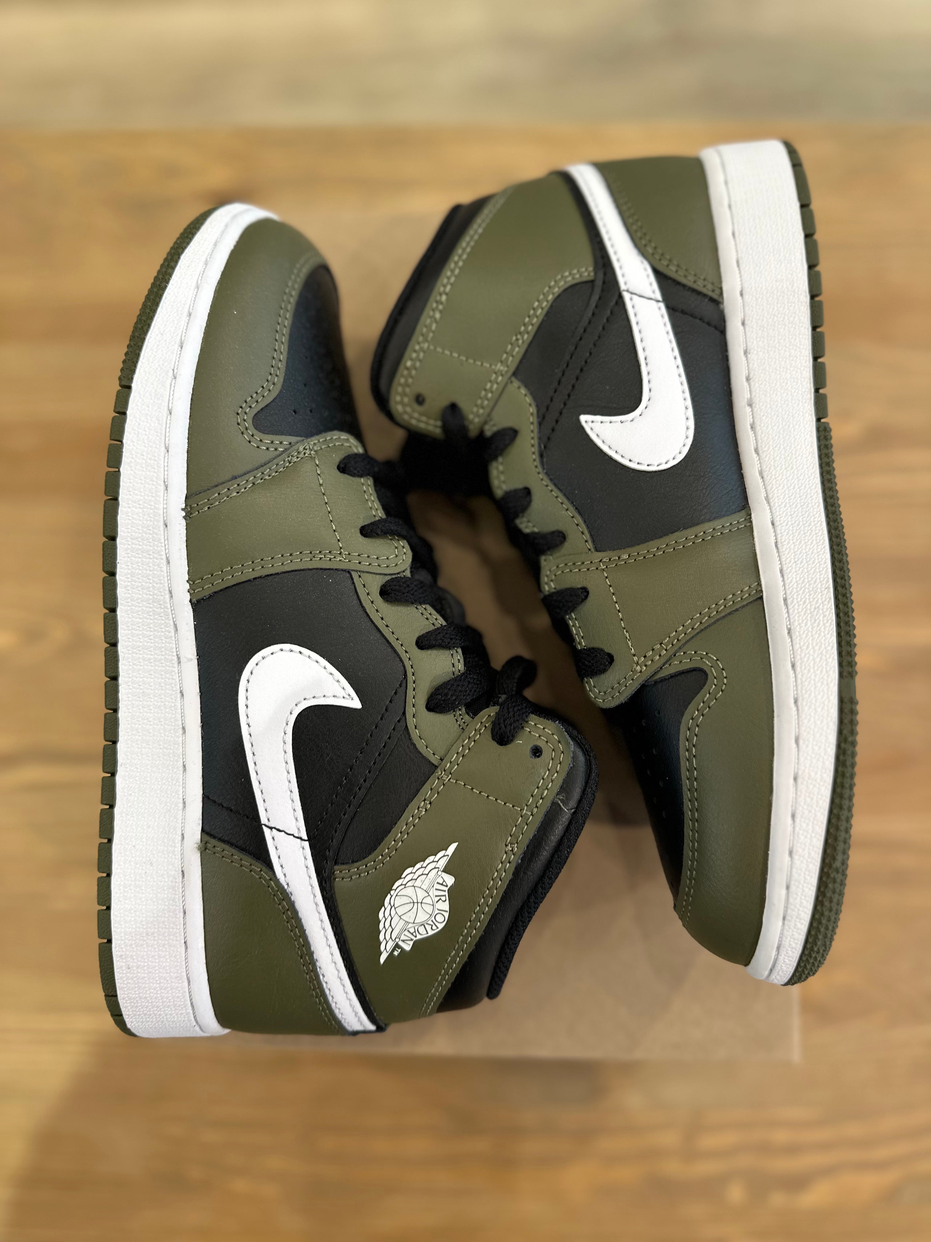 Nike Jordan 1 mid médium olive ( taille 39 )