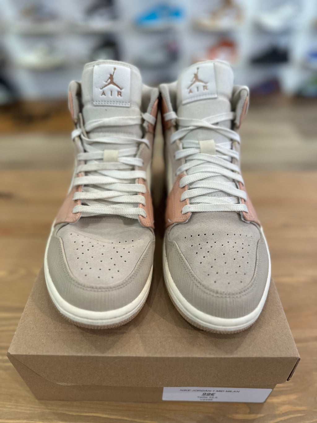 Nike Jordan 1 mid milan ( taille 42,5 )