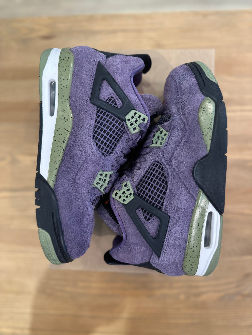 Nike Jordan 4 rétro canyon purple ( taille 37,5 )