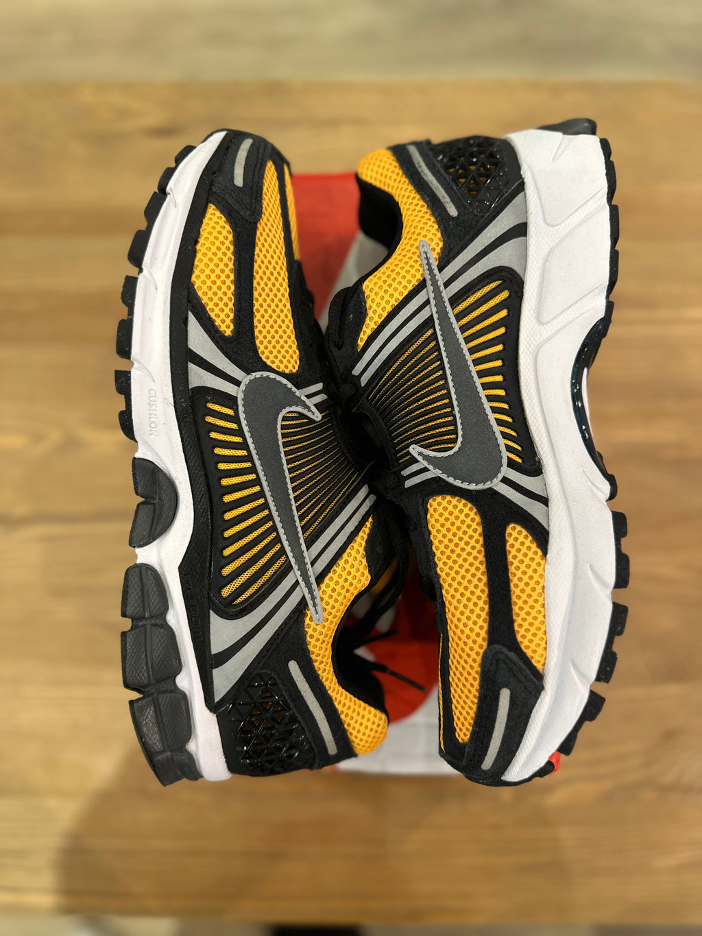 Nike zoom vomero 5 sundial ( taille 45 )