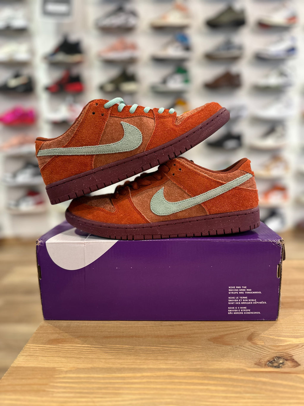 Nike sb dunk low mystic red ( taille 43 )