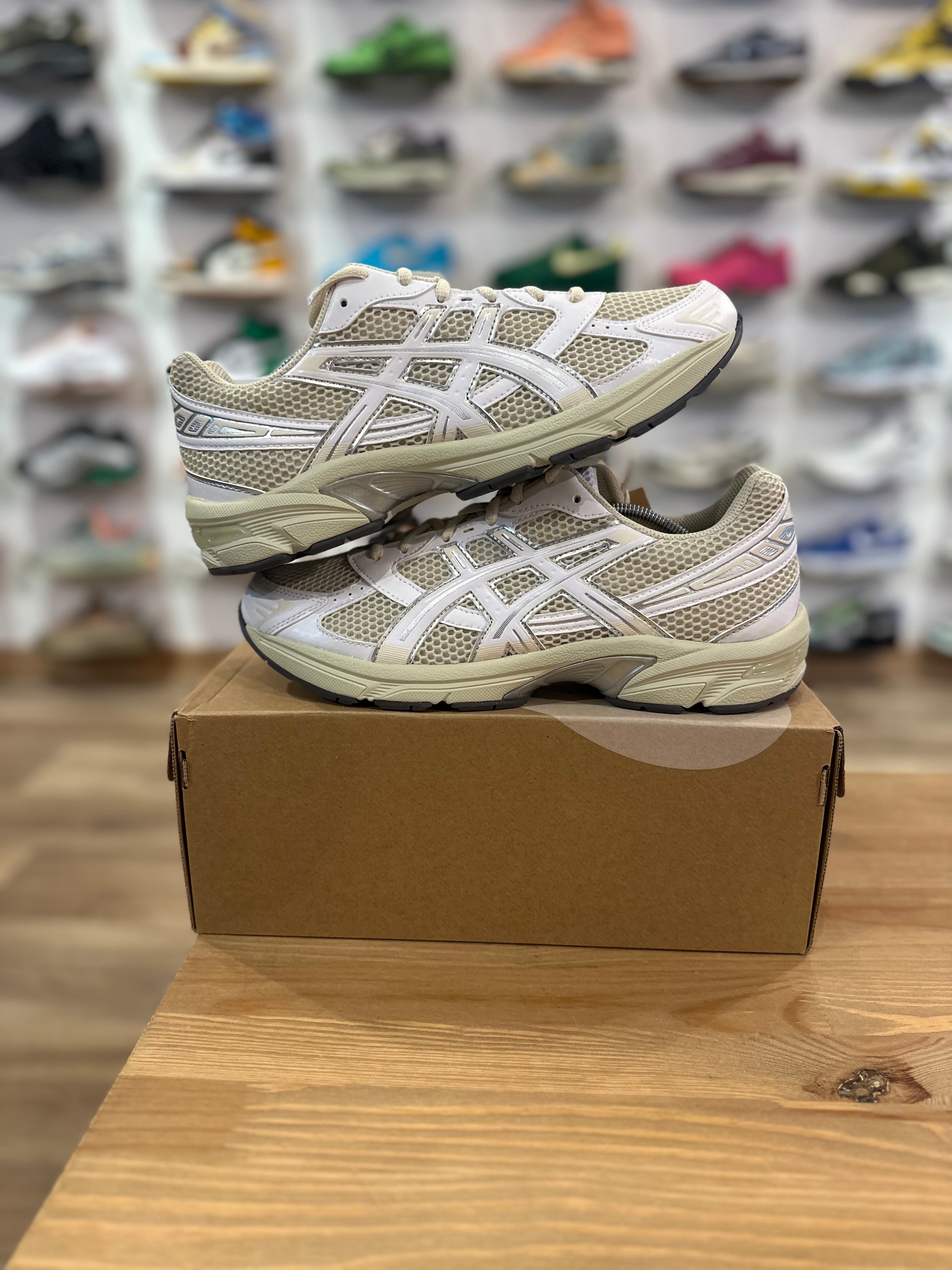 Asics gel 1130 oyster white ( taille 42,5 )