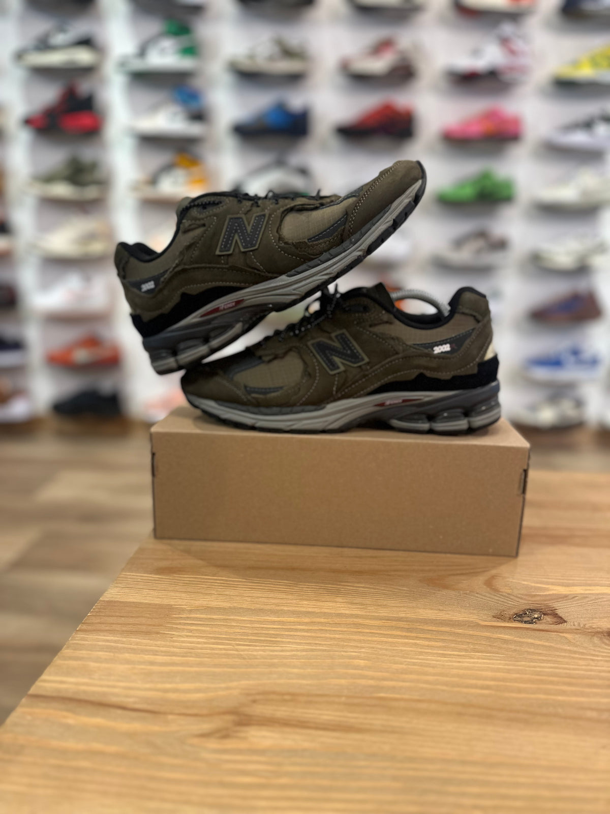 New balance 2002r protection pack dark Moss ( taille 41,5 )