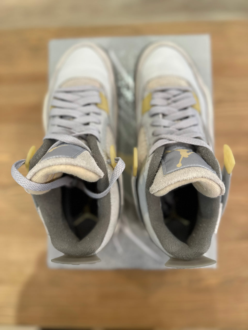 Nike Jordan 4 rétro photon dust ( taille 40,5 )