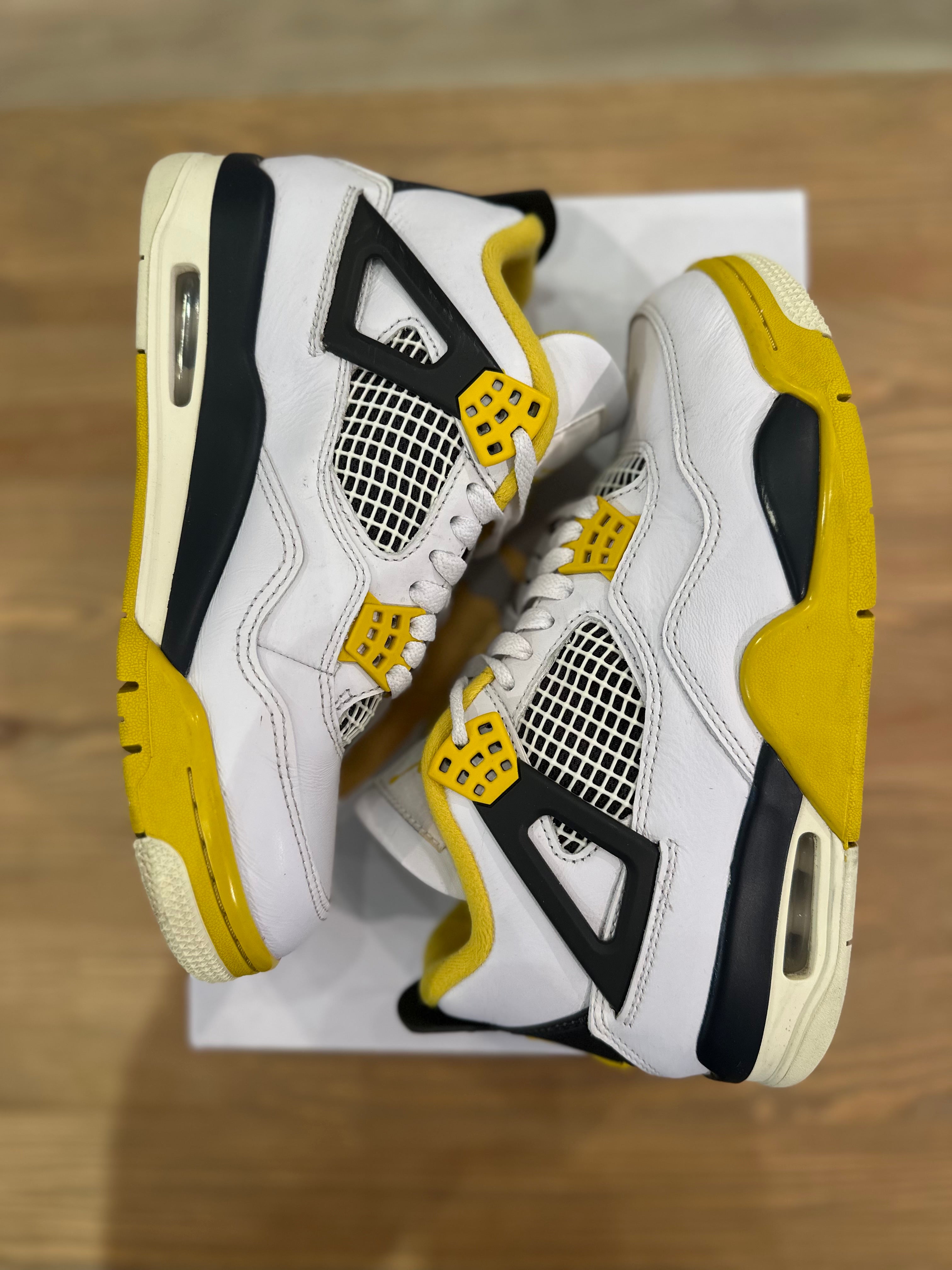 Nike Jordan 4 rétro vivid sulfur ( taille 38,5 )