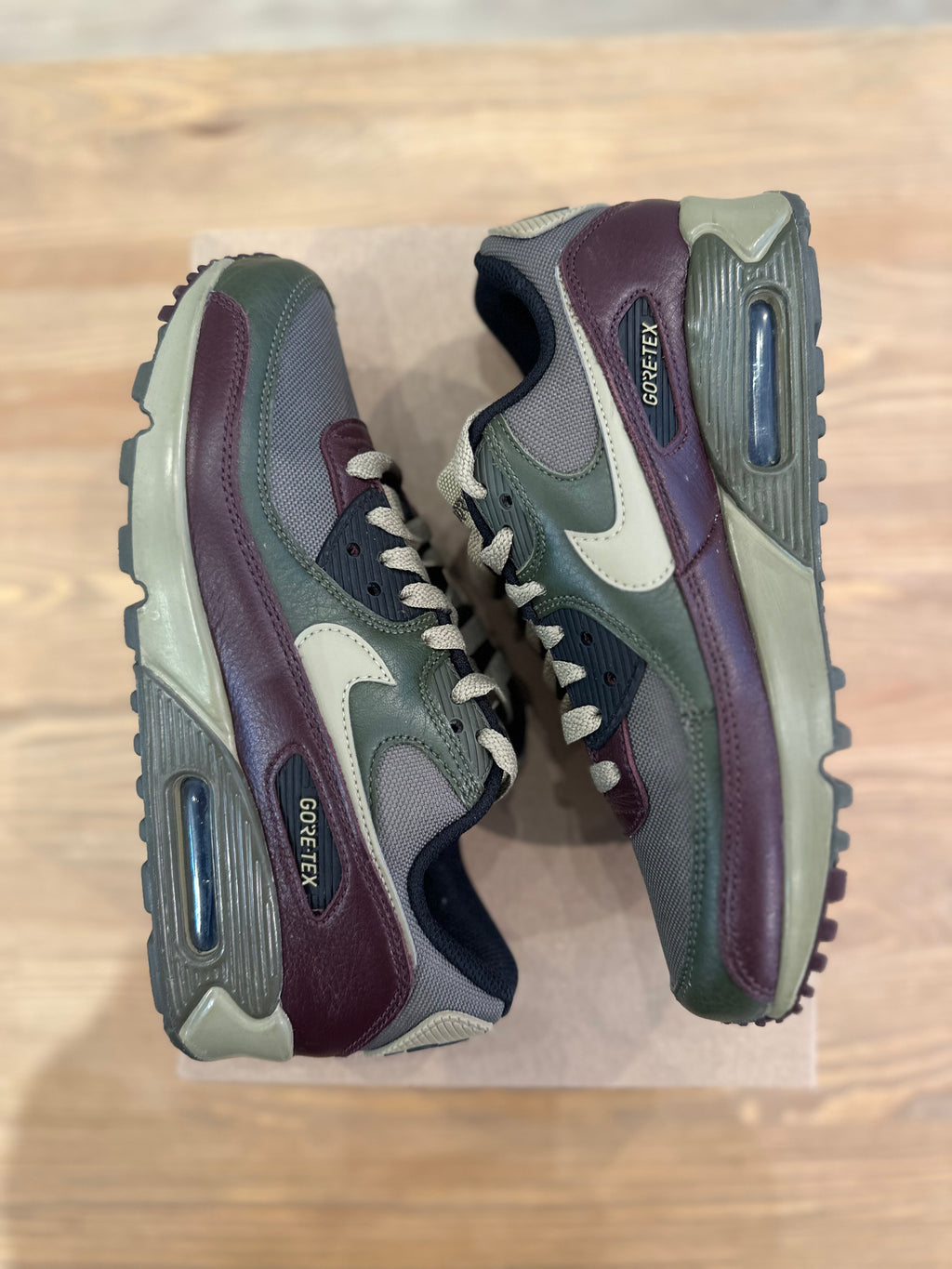 Nike air Max 90 goretex olive ( taille 37,5 )