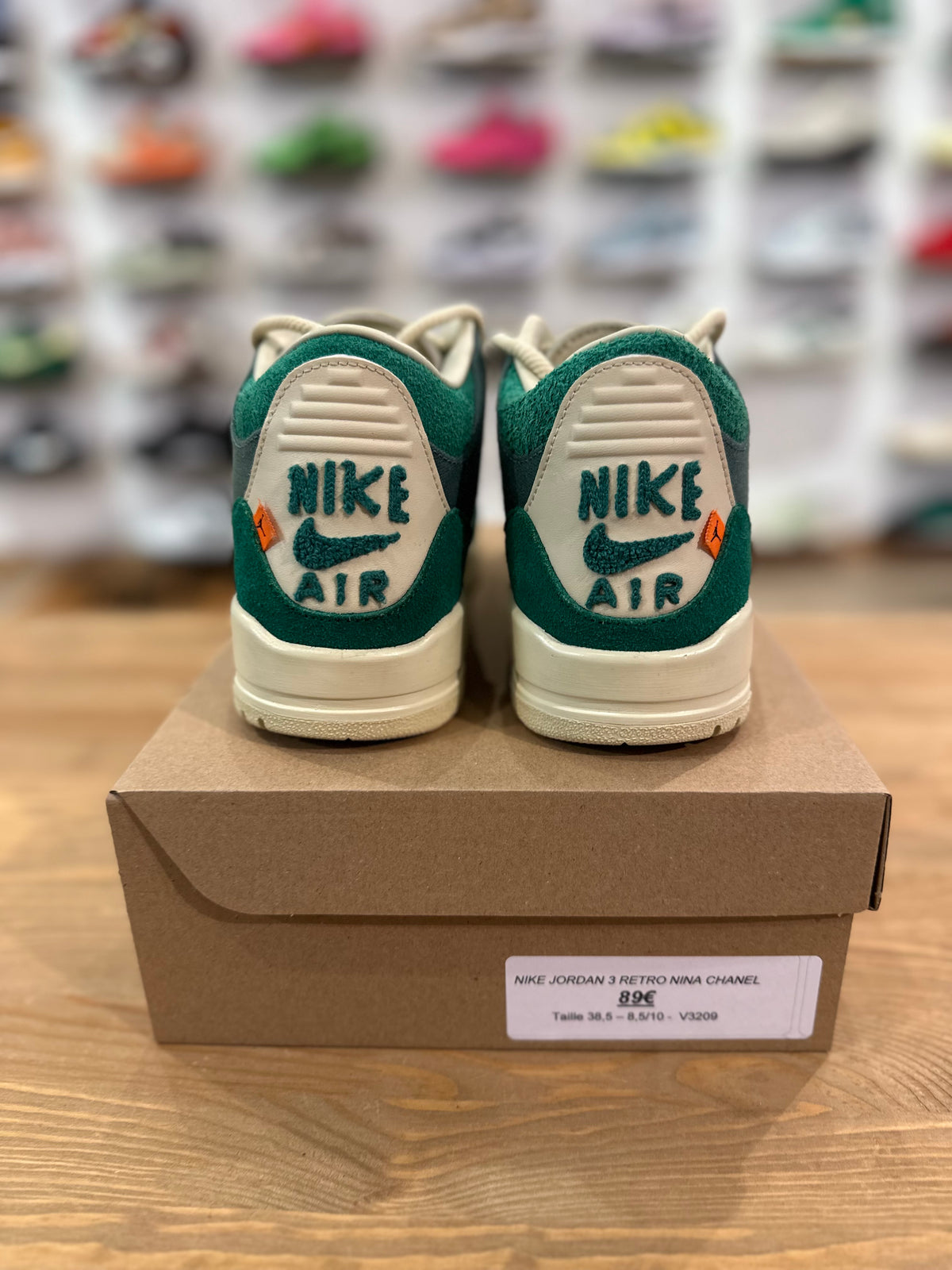 Nike Jordan 3 rétro Nina Chanel ( taille 38,5 )