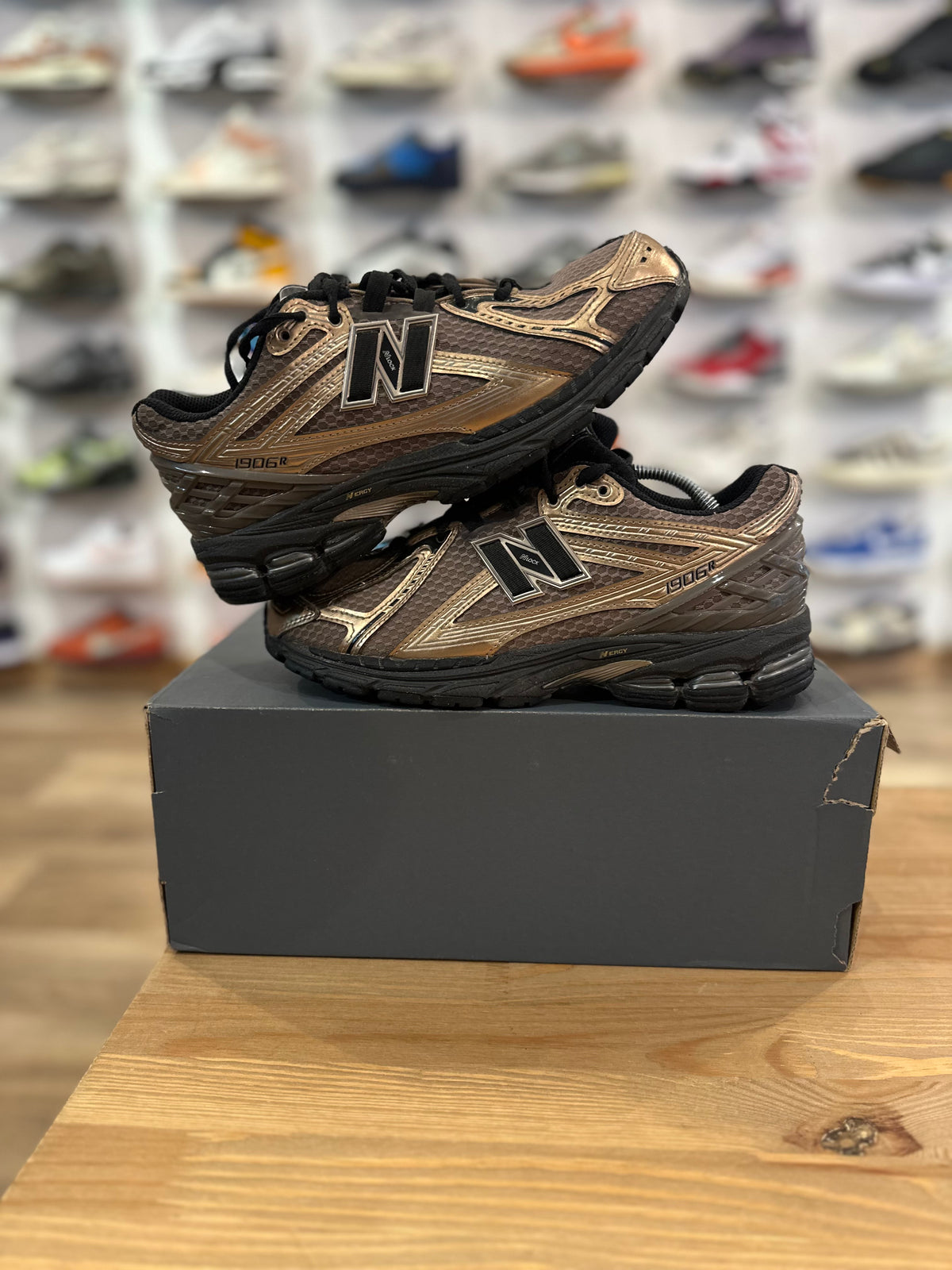 New balance 1906R bronze ( taille 39,5 )