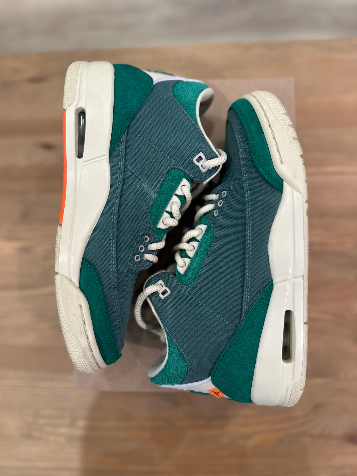 Nike Jordan 3 rétro Nina Chanel ( taille 38,5 )