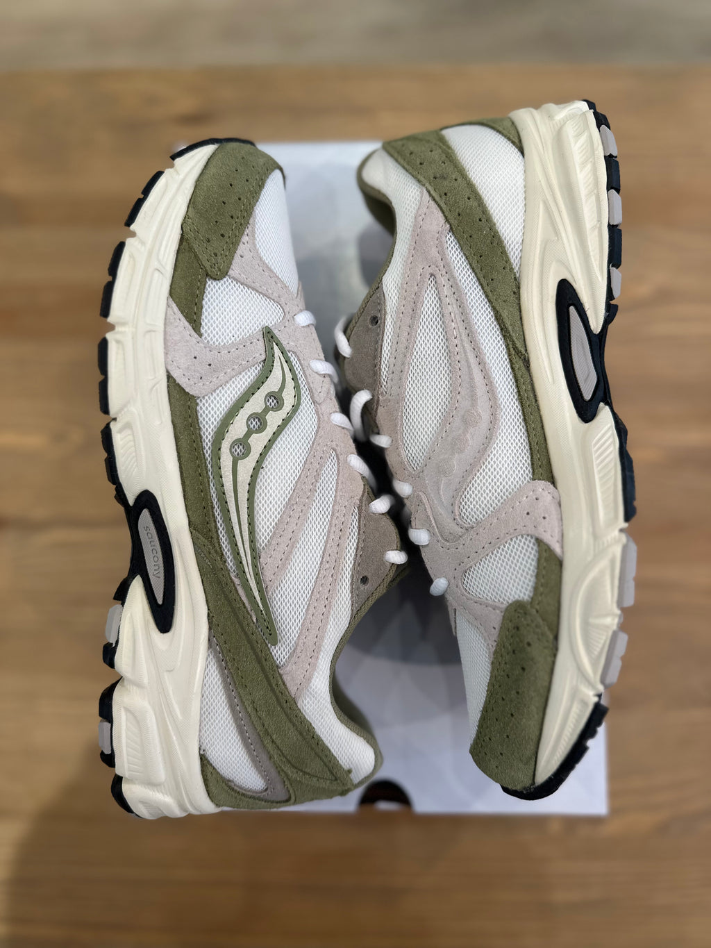 Saucony ride millenium White Green ( taille 41 )
